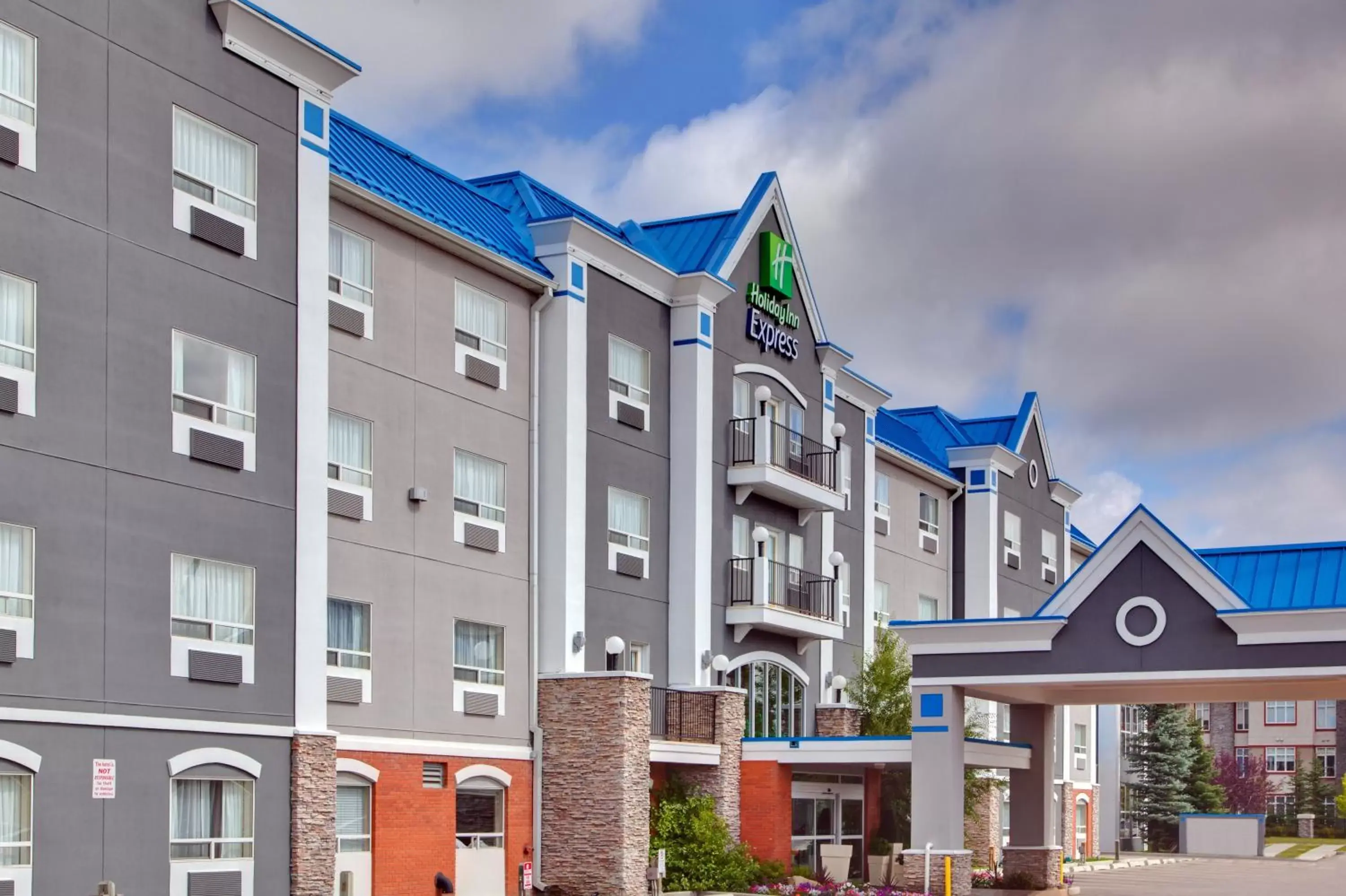 Property Building in Holiday Inn Express Calgary South, an IHG Hotel