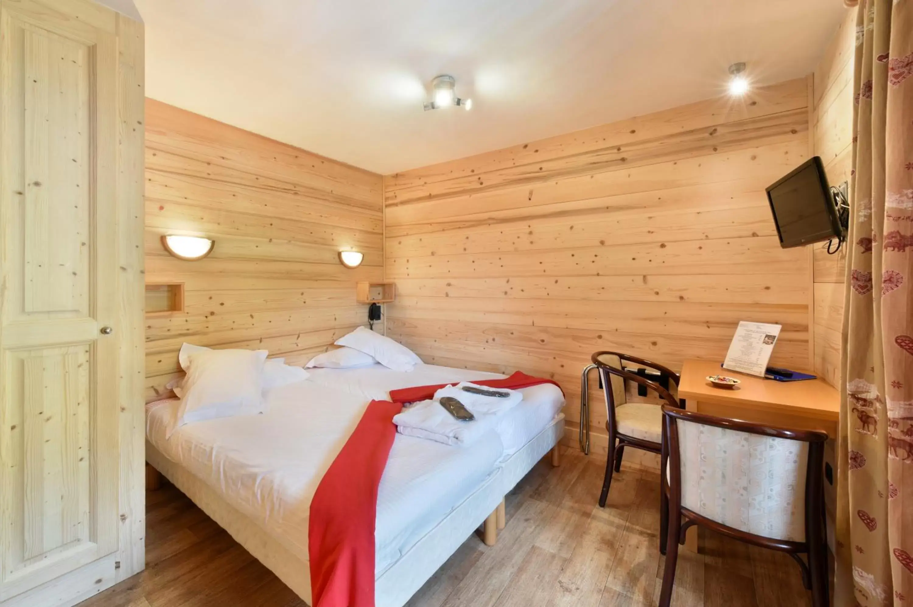 Budget Studio (2 Adults) in Loc'Hotel Alpen Sports