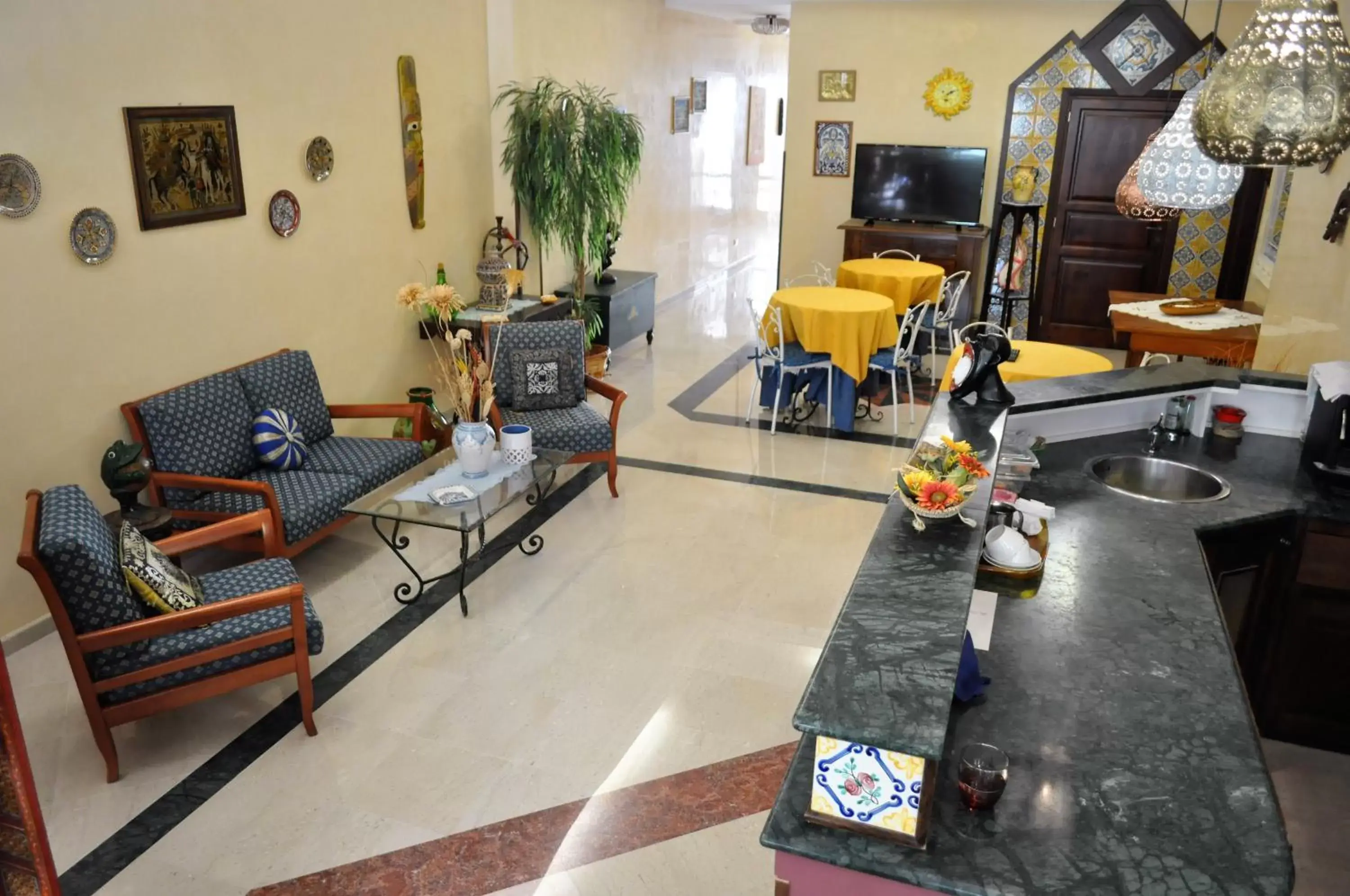 Communal lounge/ TV room in Al-Tair