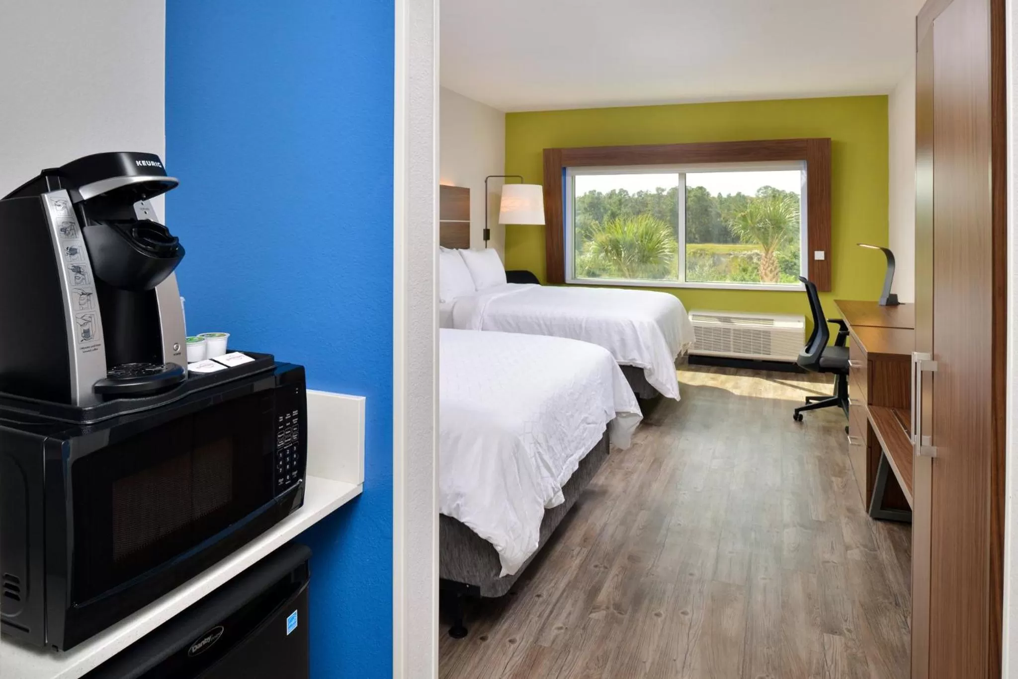 Photo of the whole room, Bed in Holiday Inn Express Orlando - South Park by IHG