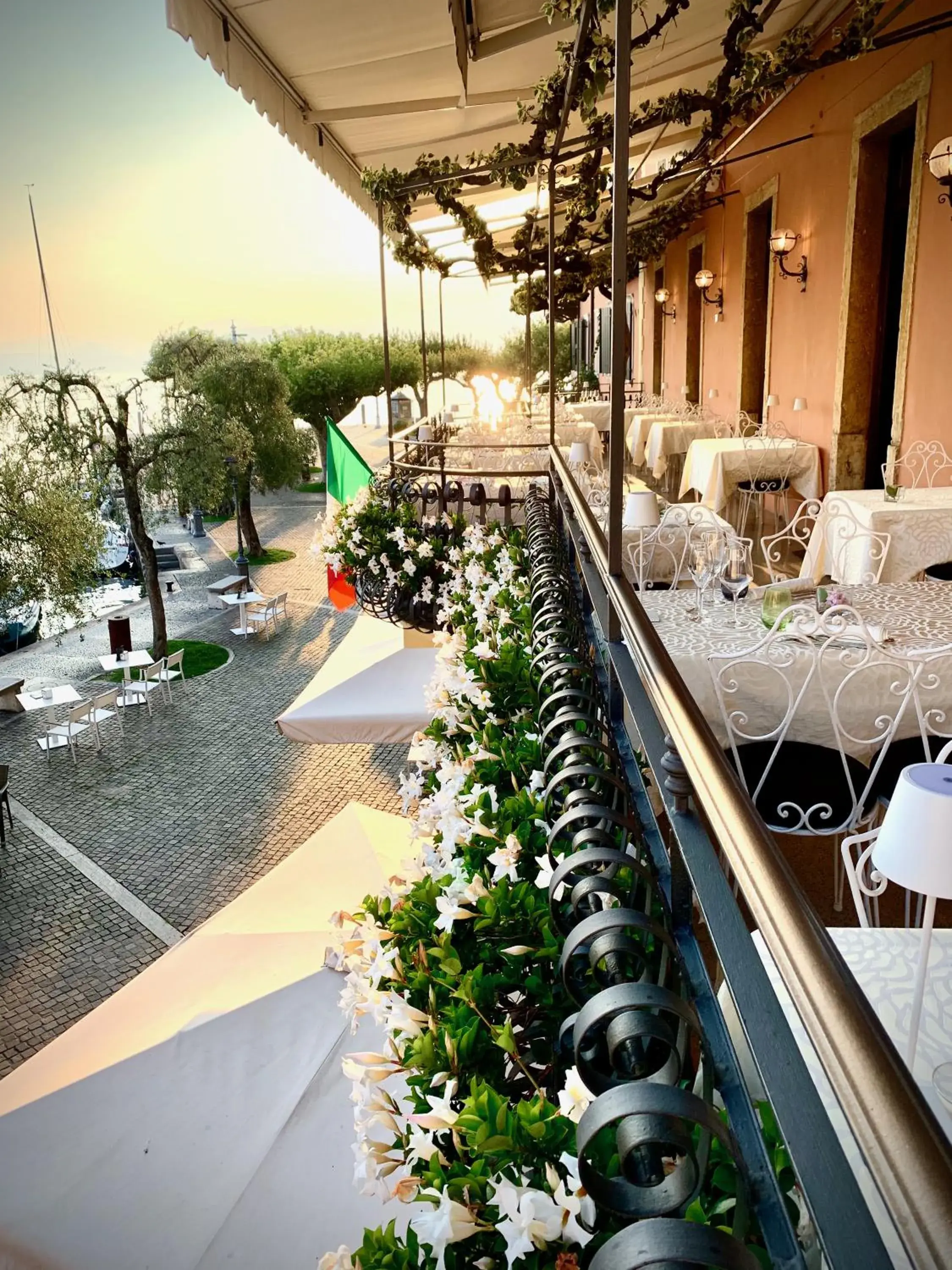 Restaurant/places to eat, Swimming Pool in Albergo Ristorante Gardesana ***S