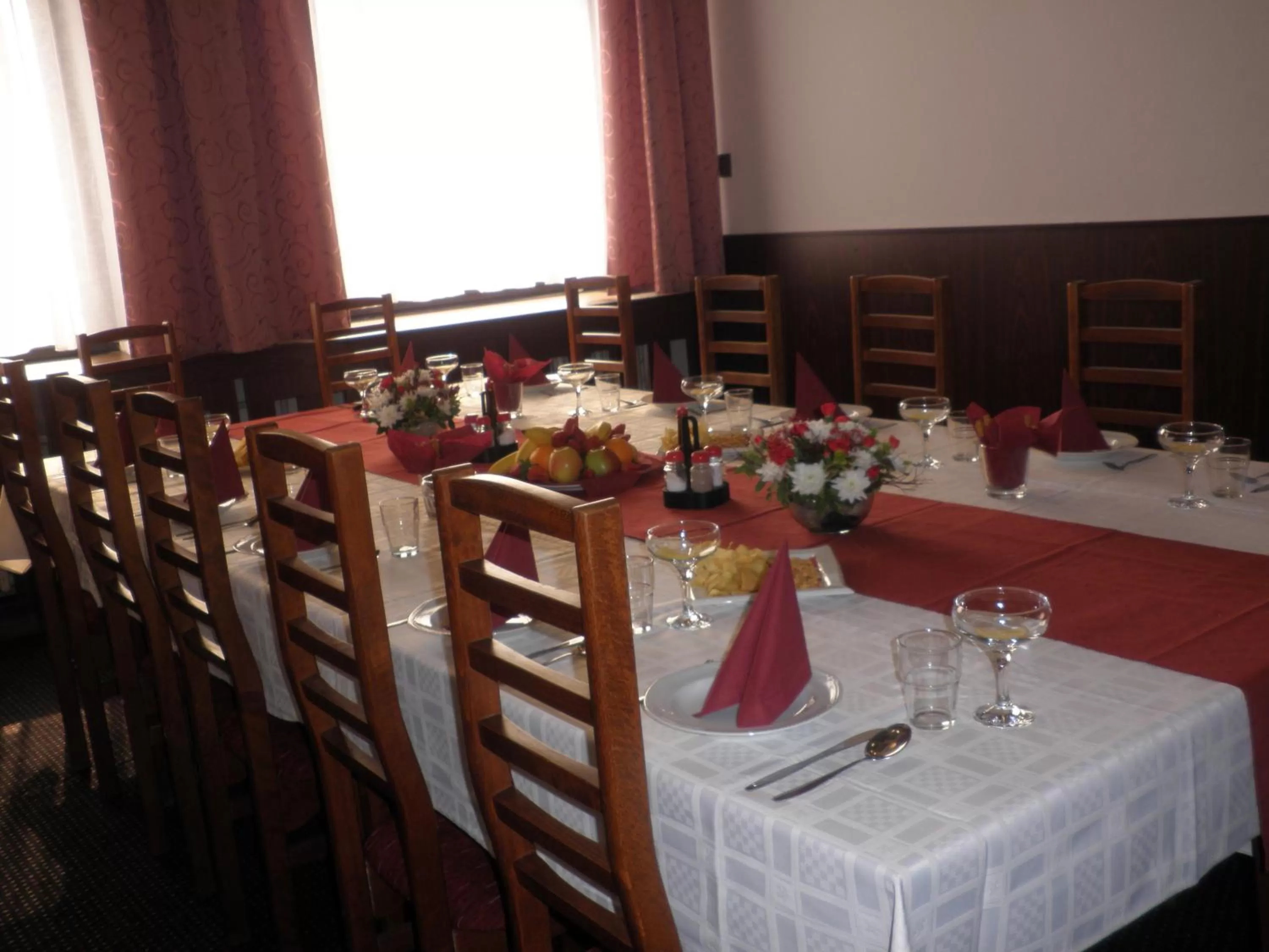 Restaurant/places to eat in Hotel Isora