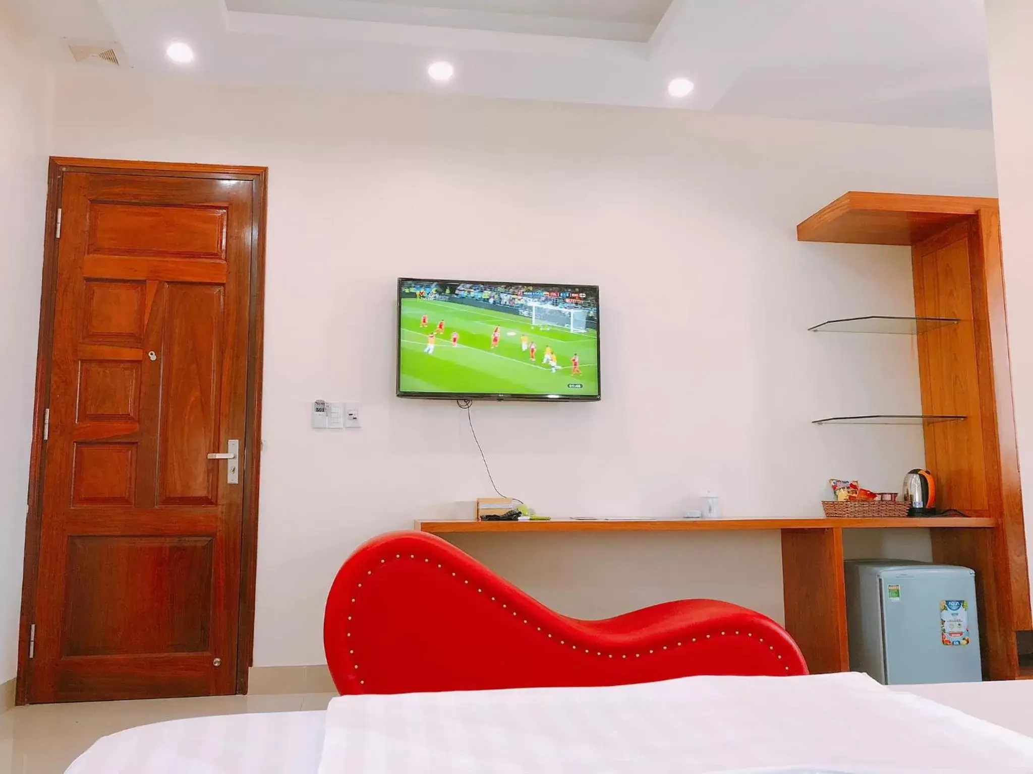 TV and multimedia, Bed in Ruby Hotel TV and multimedia, Bed in Ruby Hotel