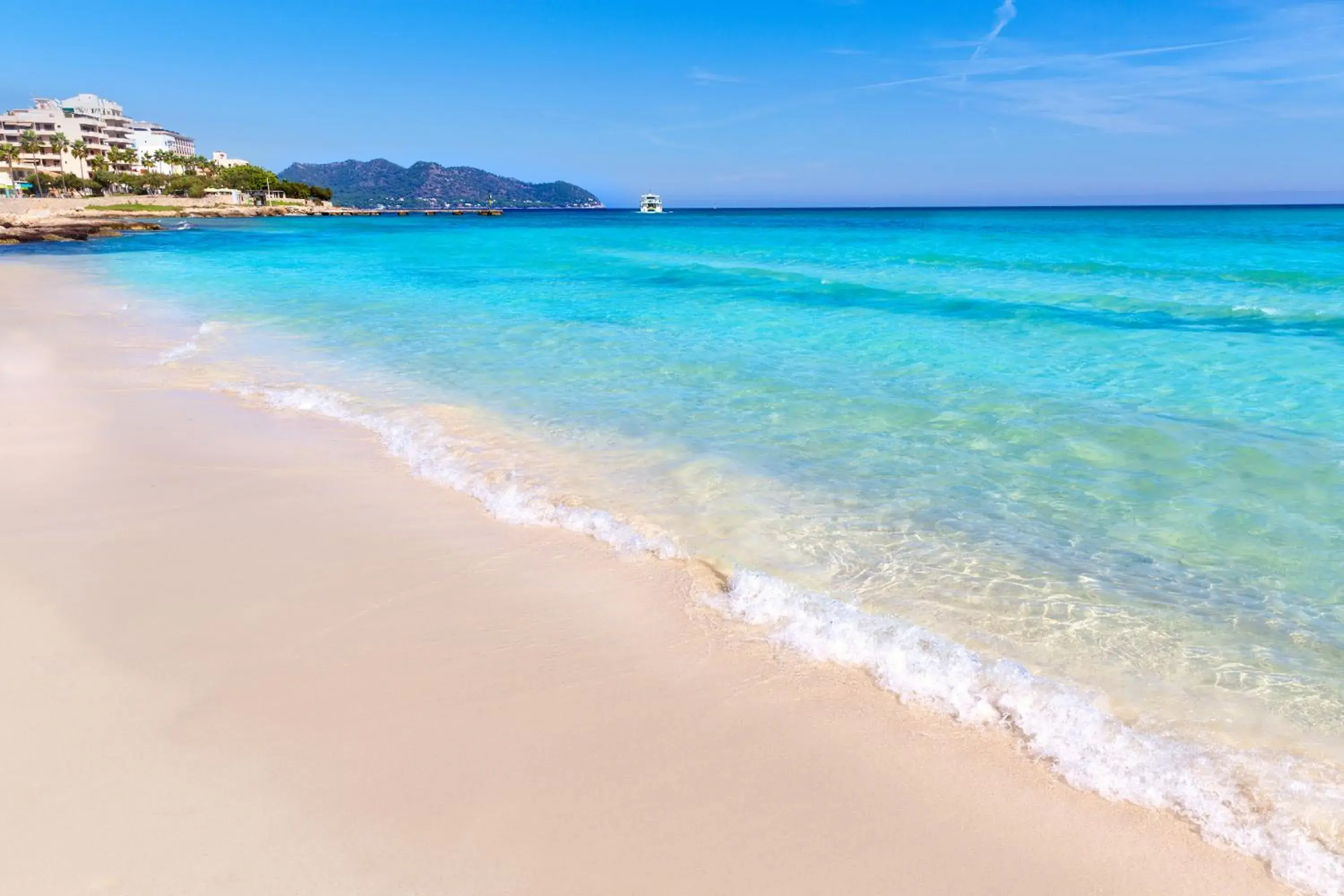 Beach in Hipotels Bahia Cala Millor