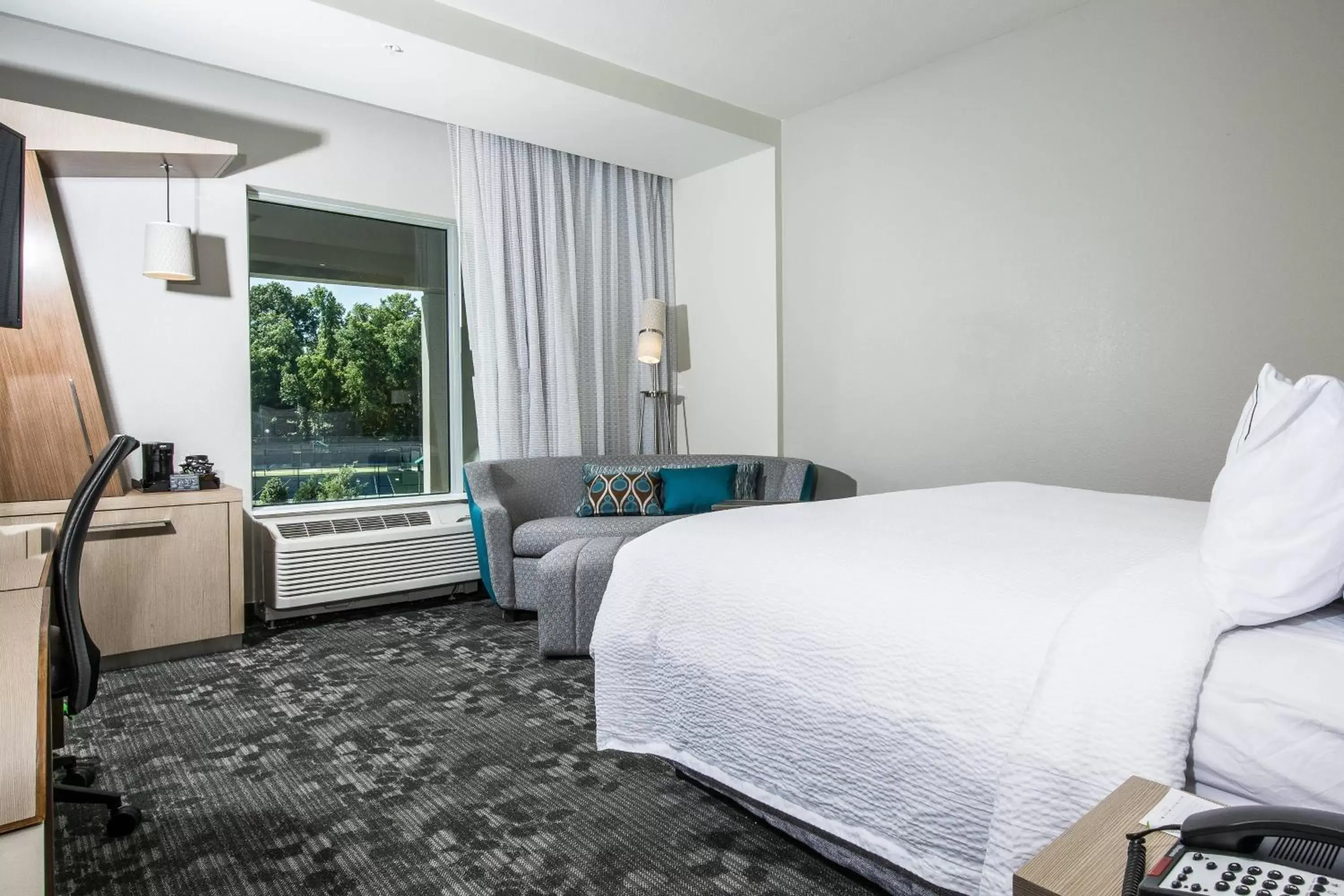 Photo of the whole room, Bed in Courtyard by Marriott Columbia Cayce