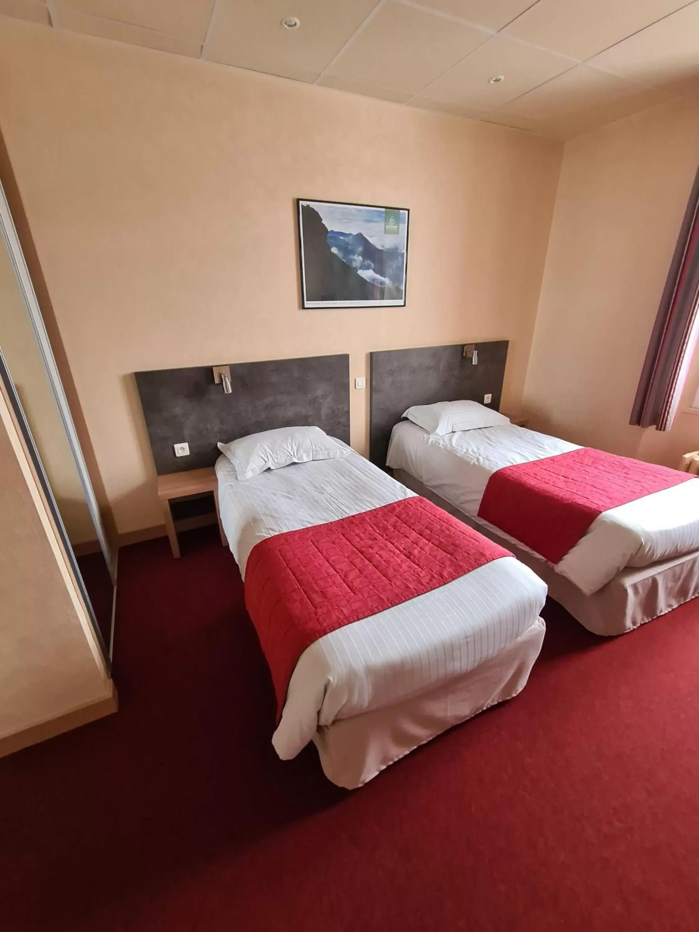 Bedroom, Bed in HOSTELLERIE du CANTAL Bedroom, Bed in HOSTELLERIE du CANTAL