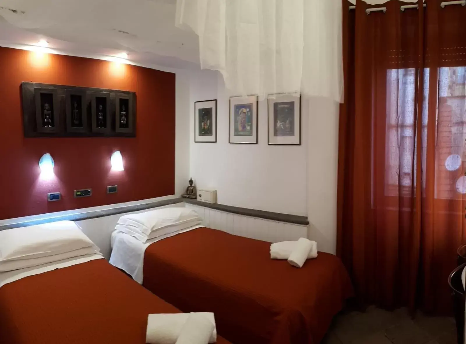 Photo of the whole room, Bed in Hotel Europeo Napoli