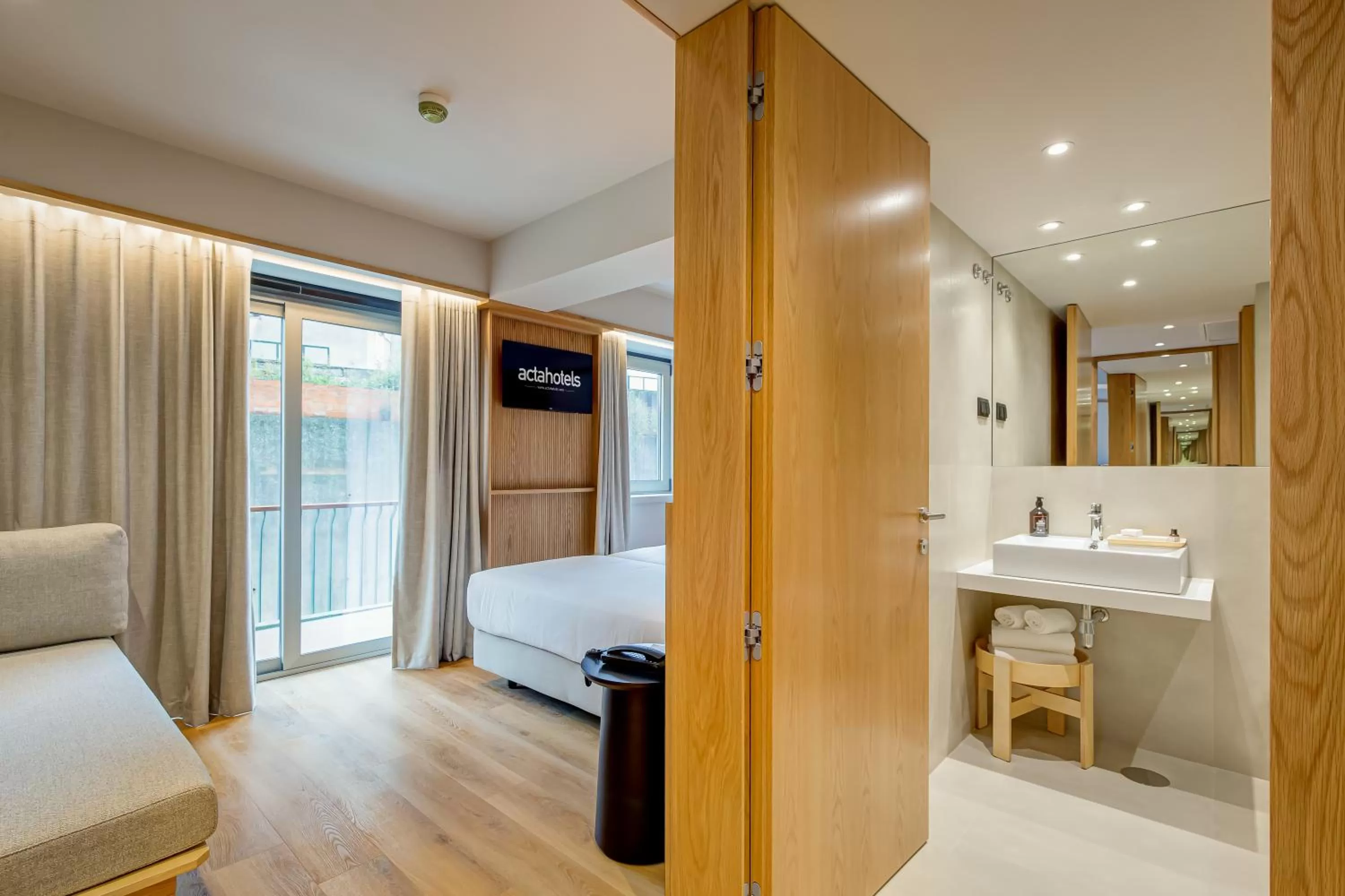 Photo of the whole room, Bed in Acta The Clover