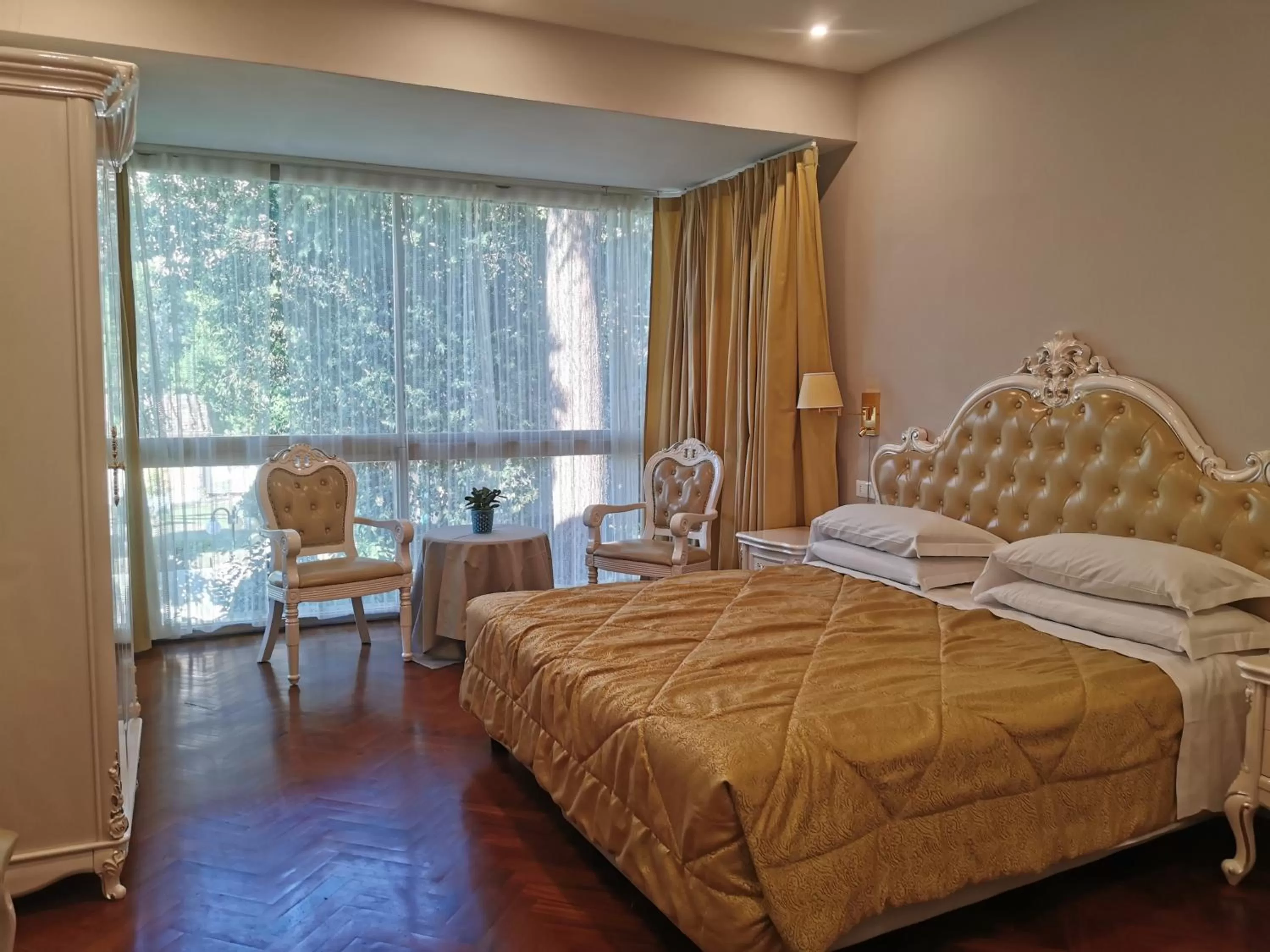 Bedroom, Bed in Villa Royal