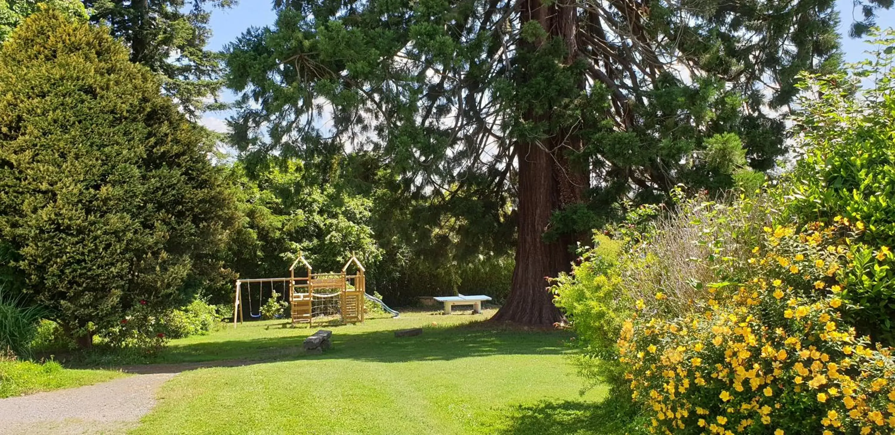 Garden in Cosy Er Lann Chambres d'Hôtes