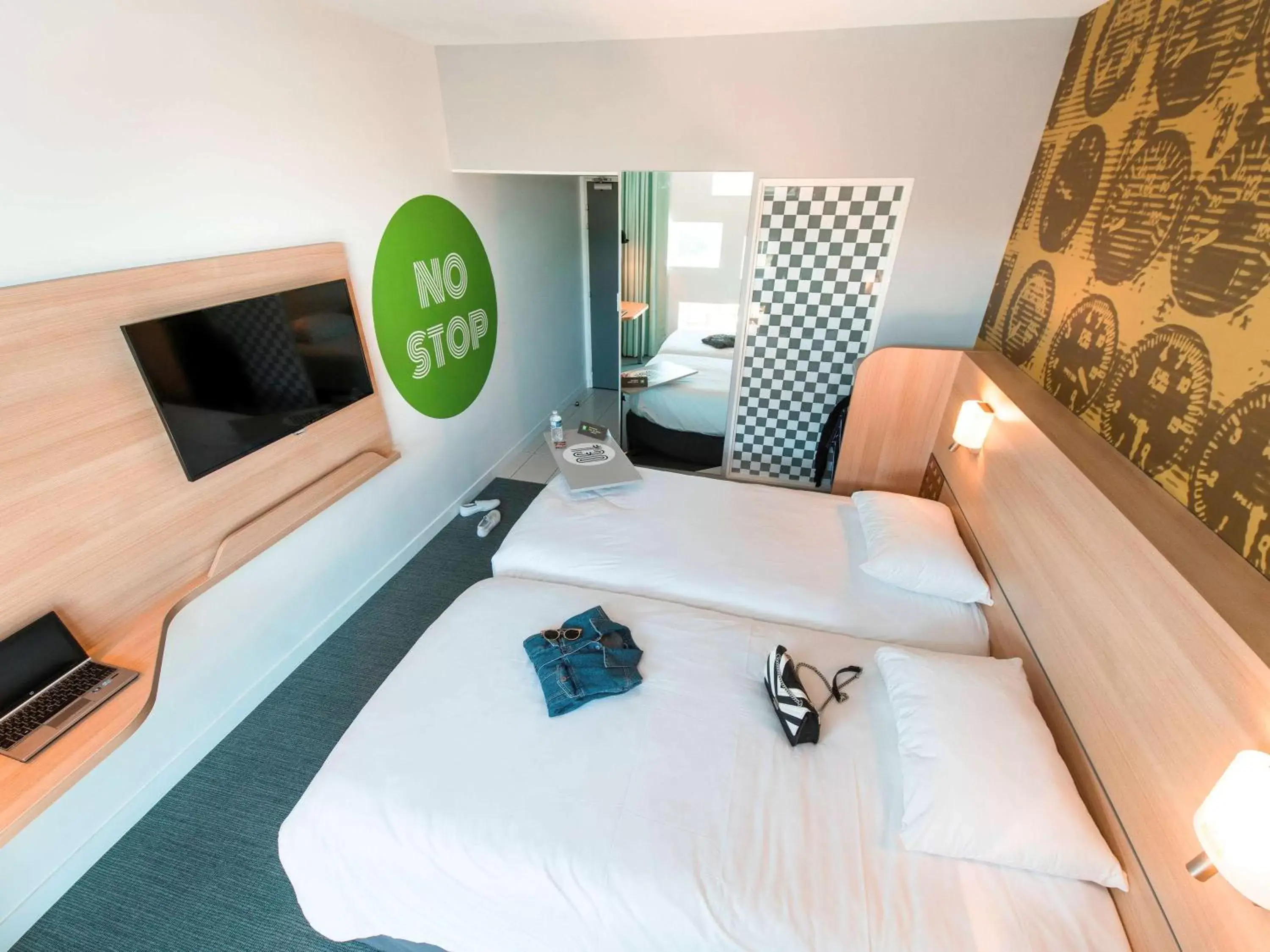 Photo of the whole room, Bed in ibis Styles Le Mans Sud Mulsanne