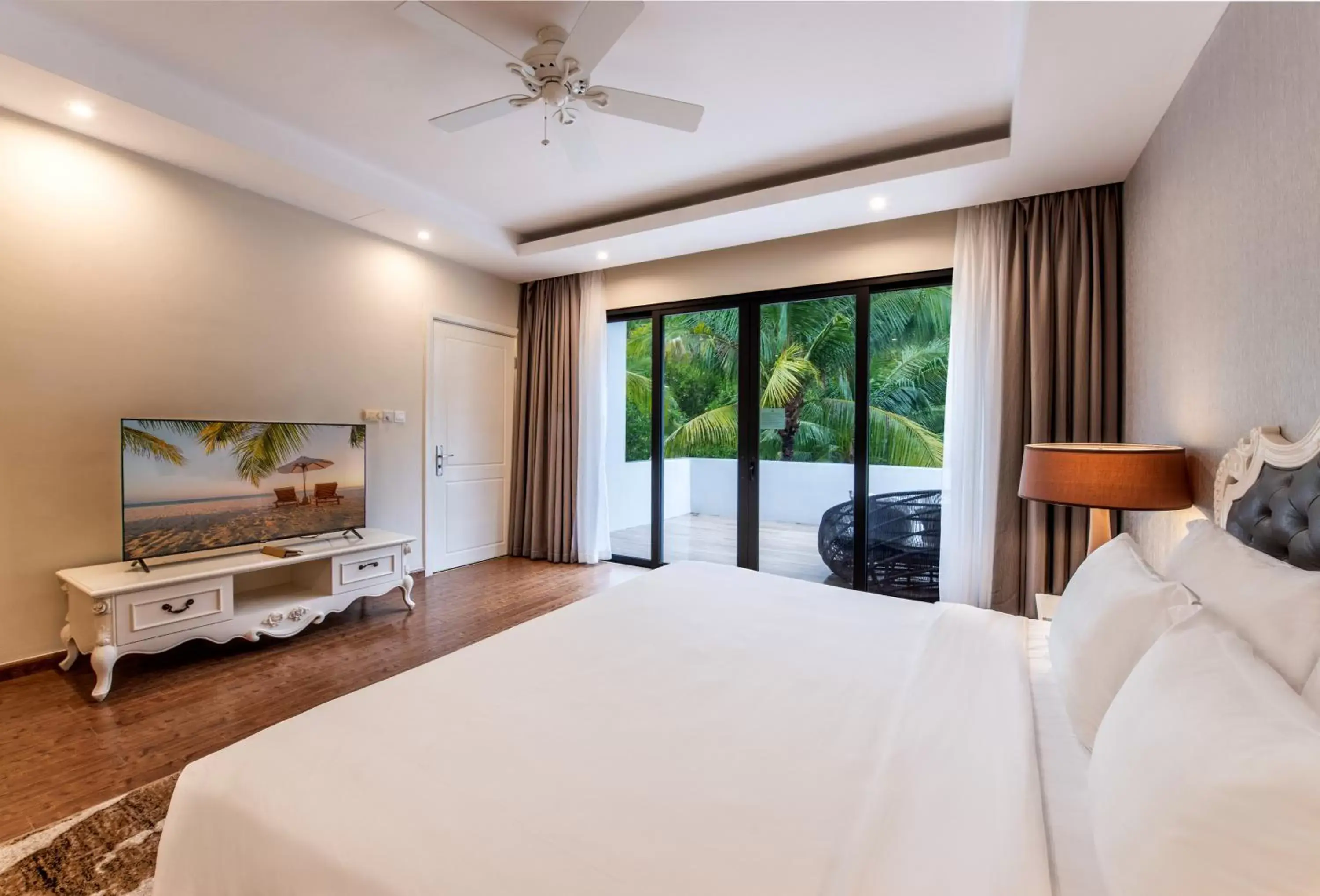 Bedroom, Bed in Vinpearl Resort & Spa Nha Trang Bay