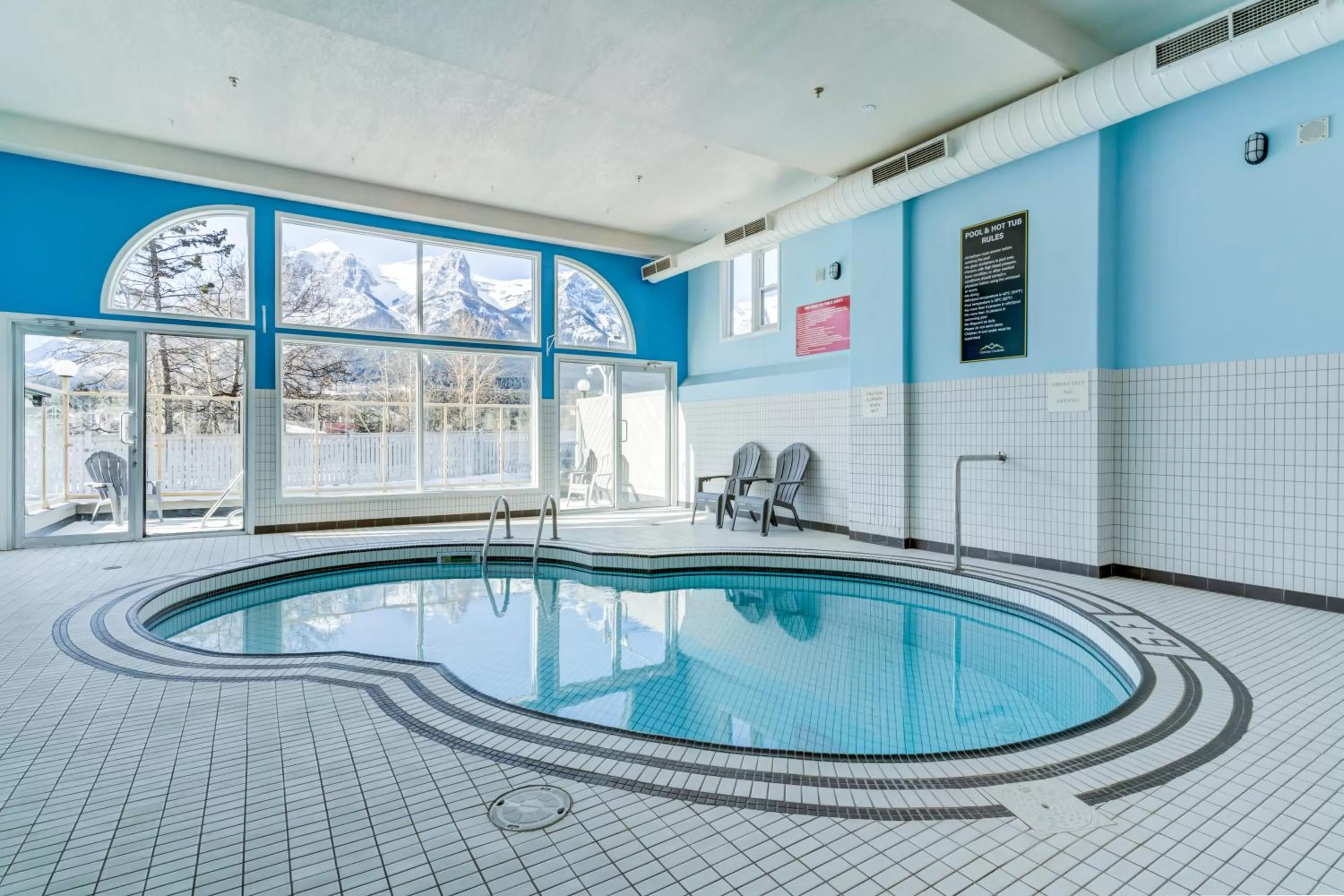 Swimming pool in Chateau Canmore