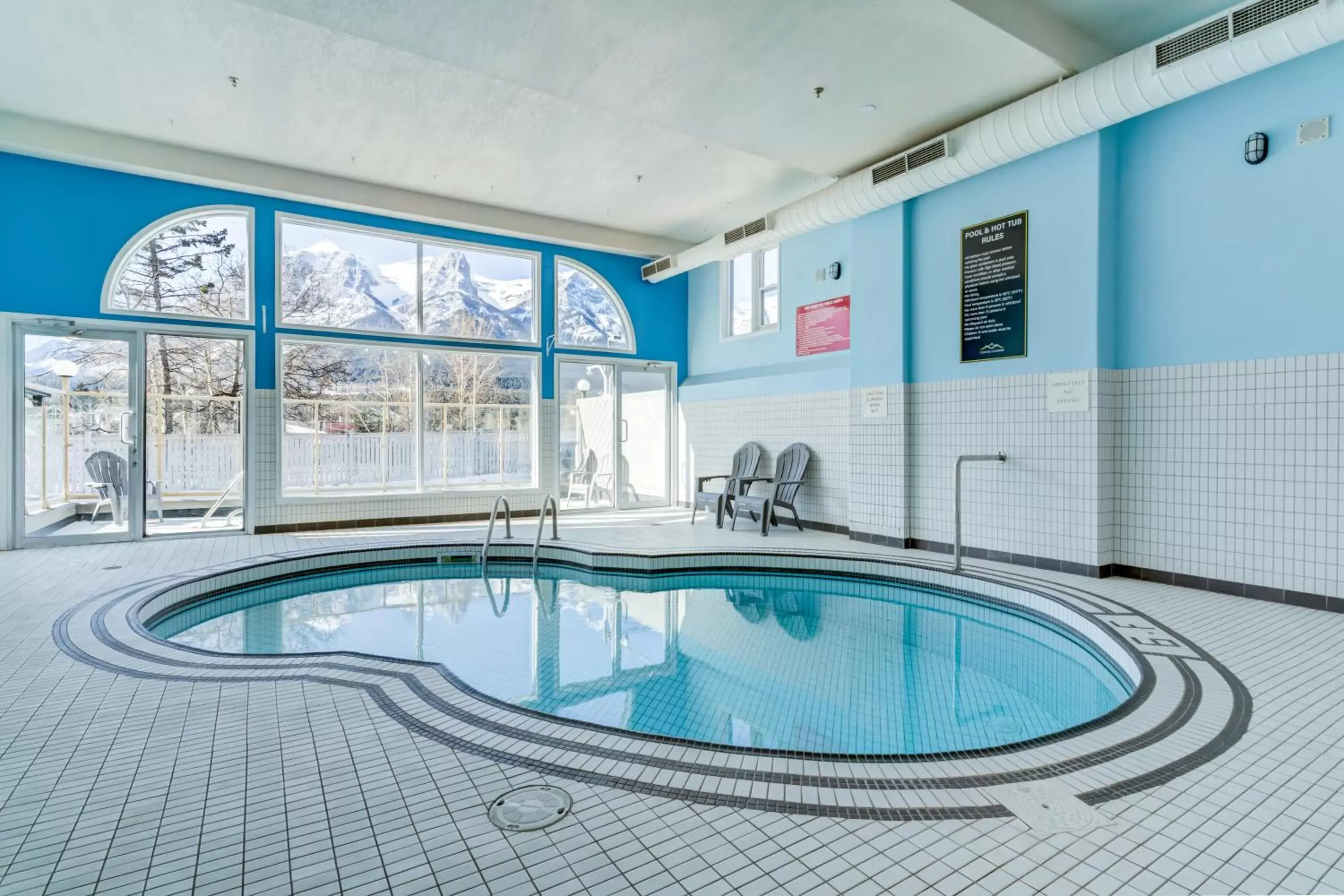 Swimming Pool in Chateau Canmore