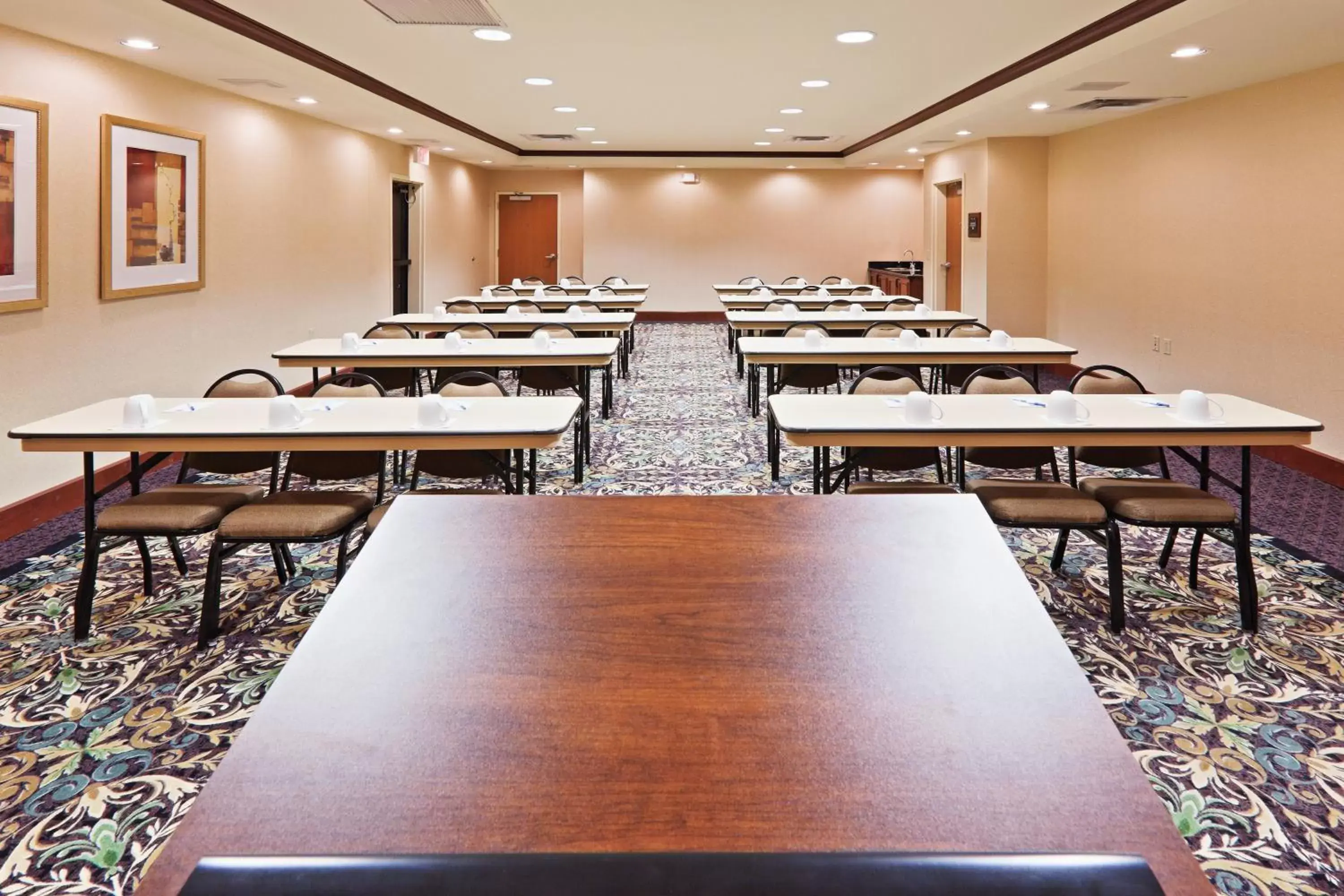 Meeting/conference room in Staybridge Suites Oklahoma City-Quail Springs, an IHG Hotel