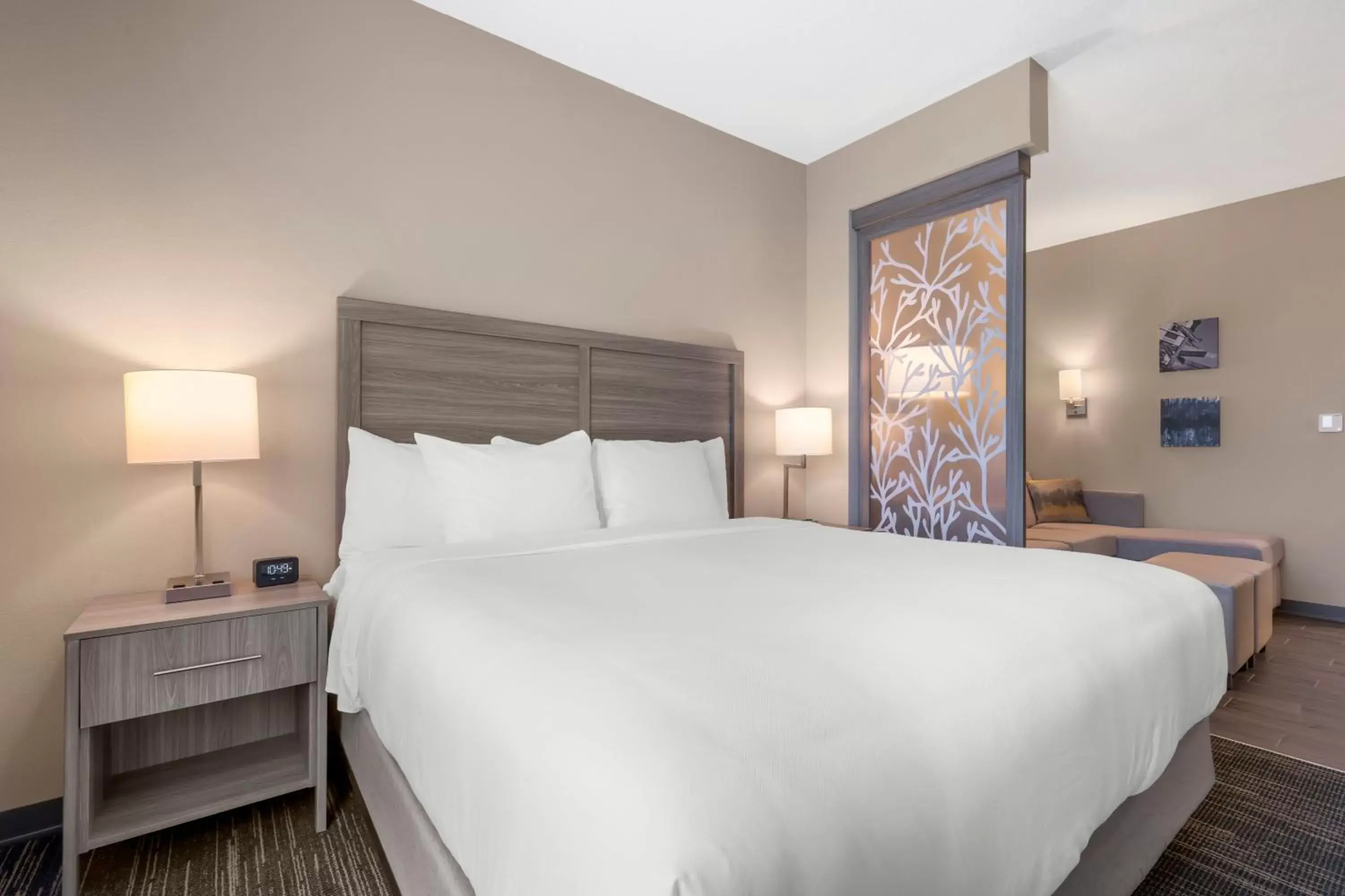 Bed in Comfort Suites Orlando Lake Buena Vista