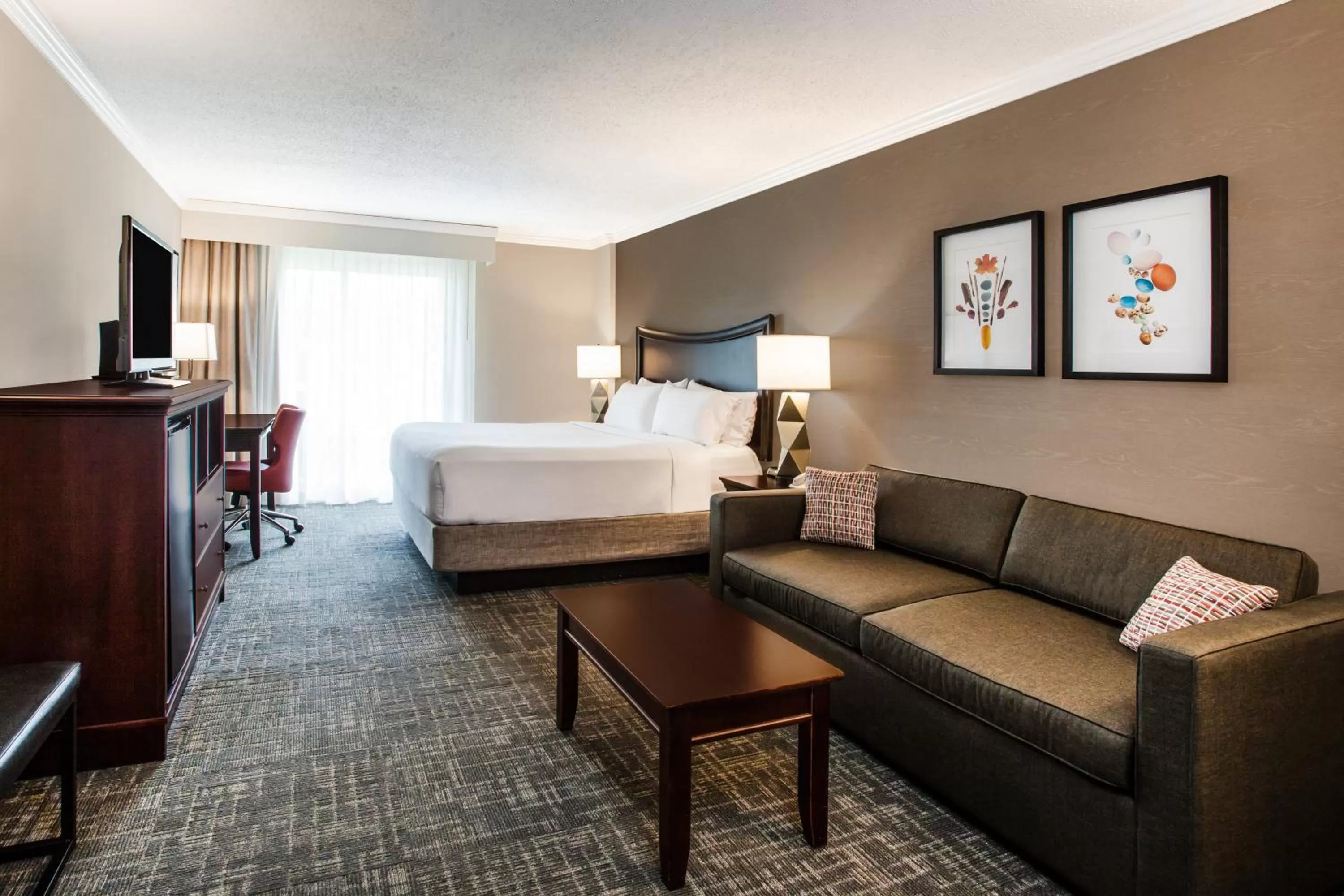 Photo of the whole room, Bed in Holiday Inn Resort Lake George by IHG