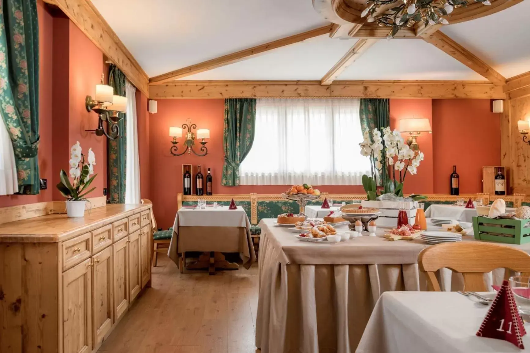 Restaurant/places to eat in Hotel Cristallo Restaurant/places to eat in Hotel Cristallo