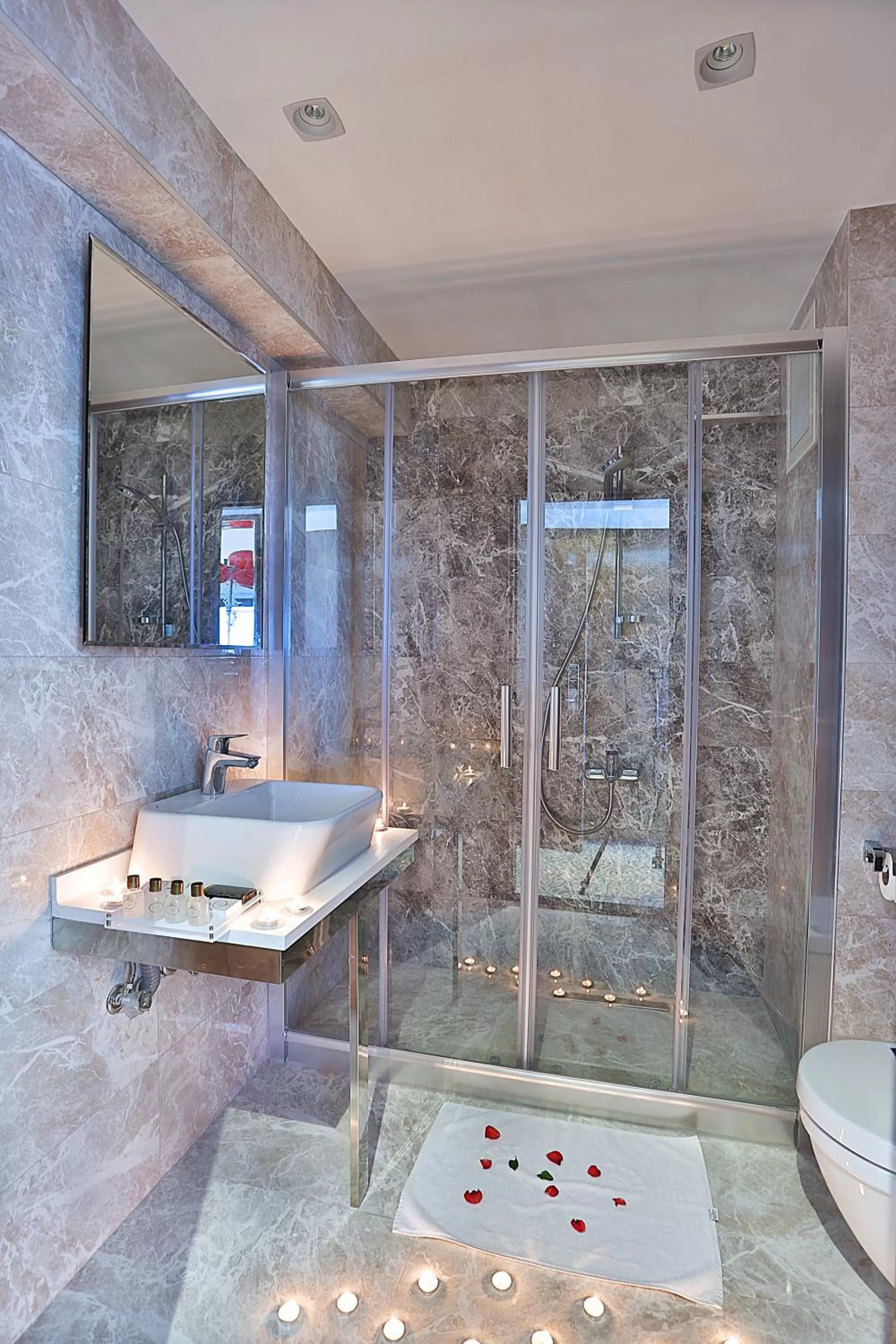 Bathroom in Grand Sagcanlar Hotel