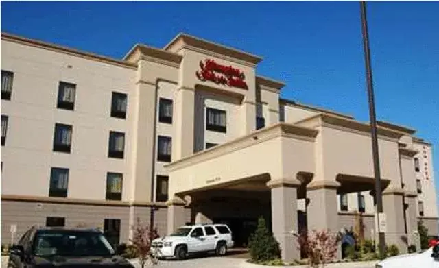 Property Building in Hampton Inn & Suites McAlester