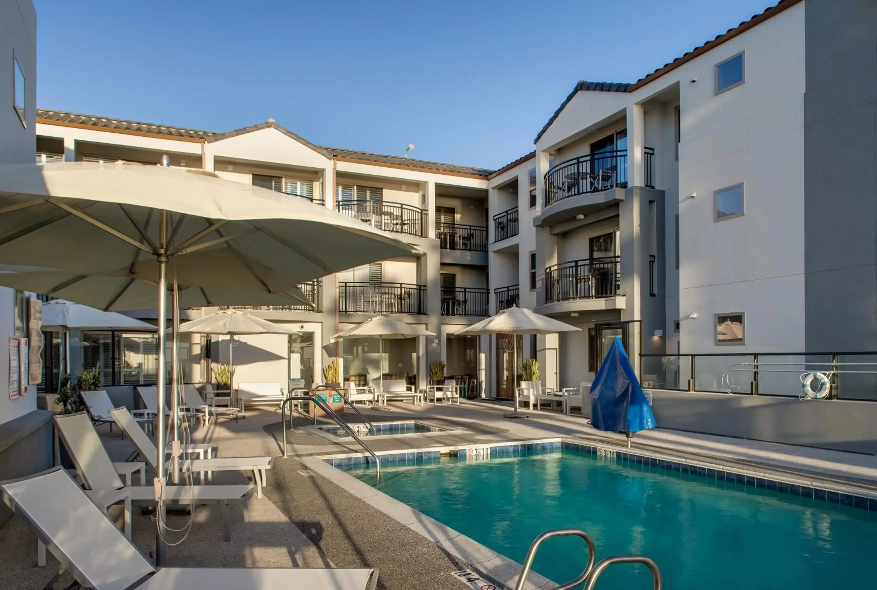 Property building, Swimming Pool in Ocean Park Inn