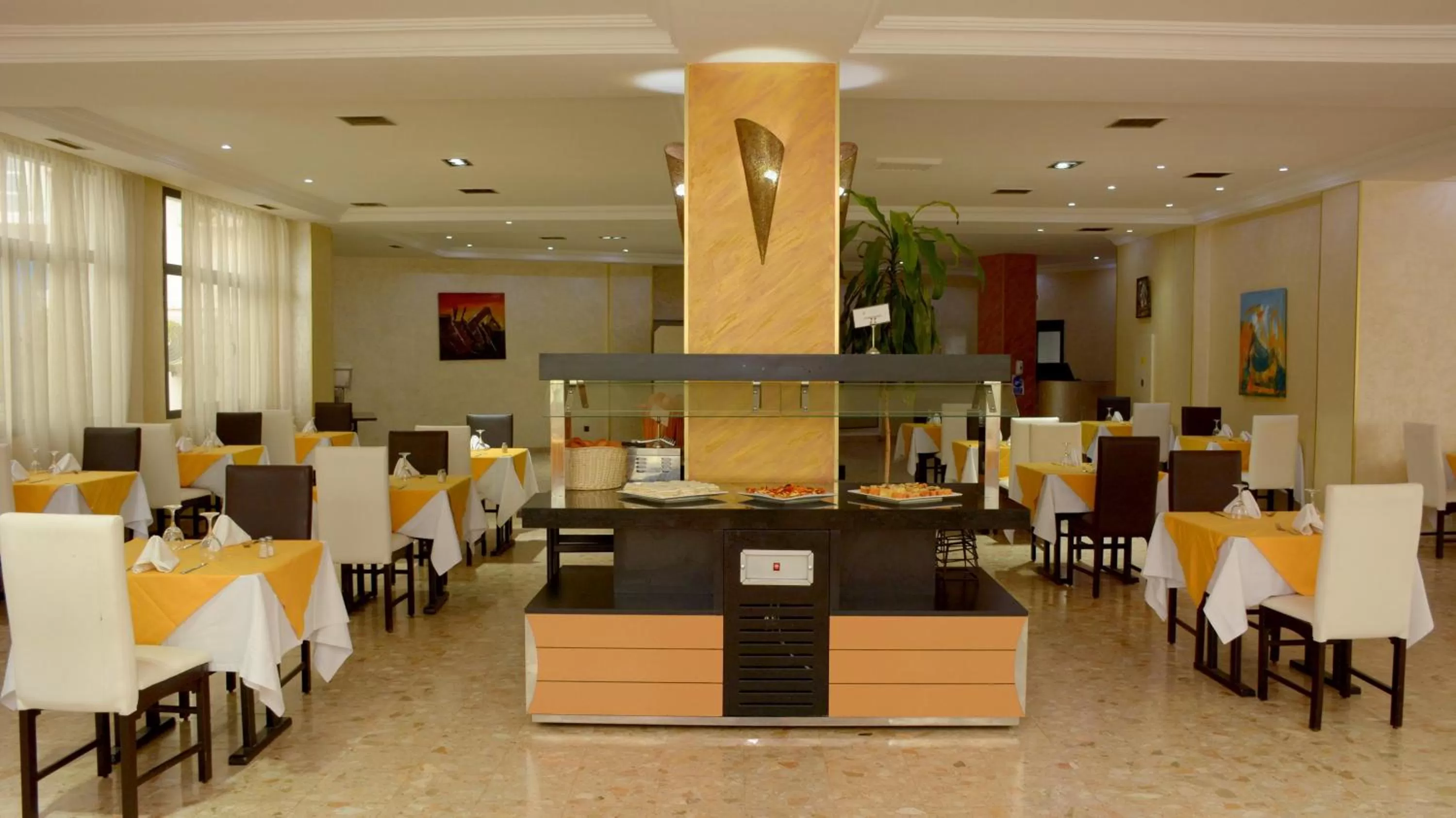 Restaurant/places to eat in Oasis Hotel & Spa