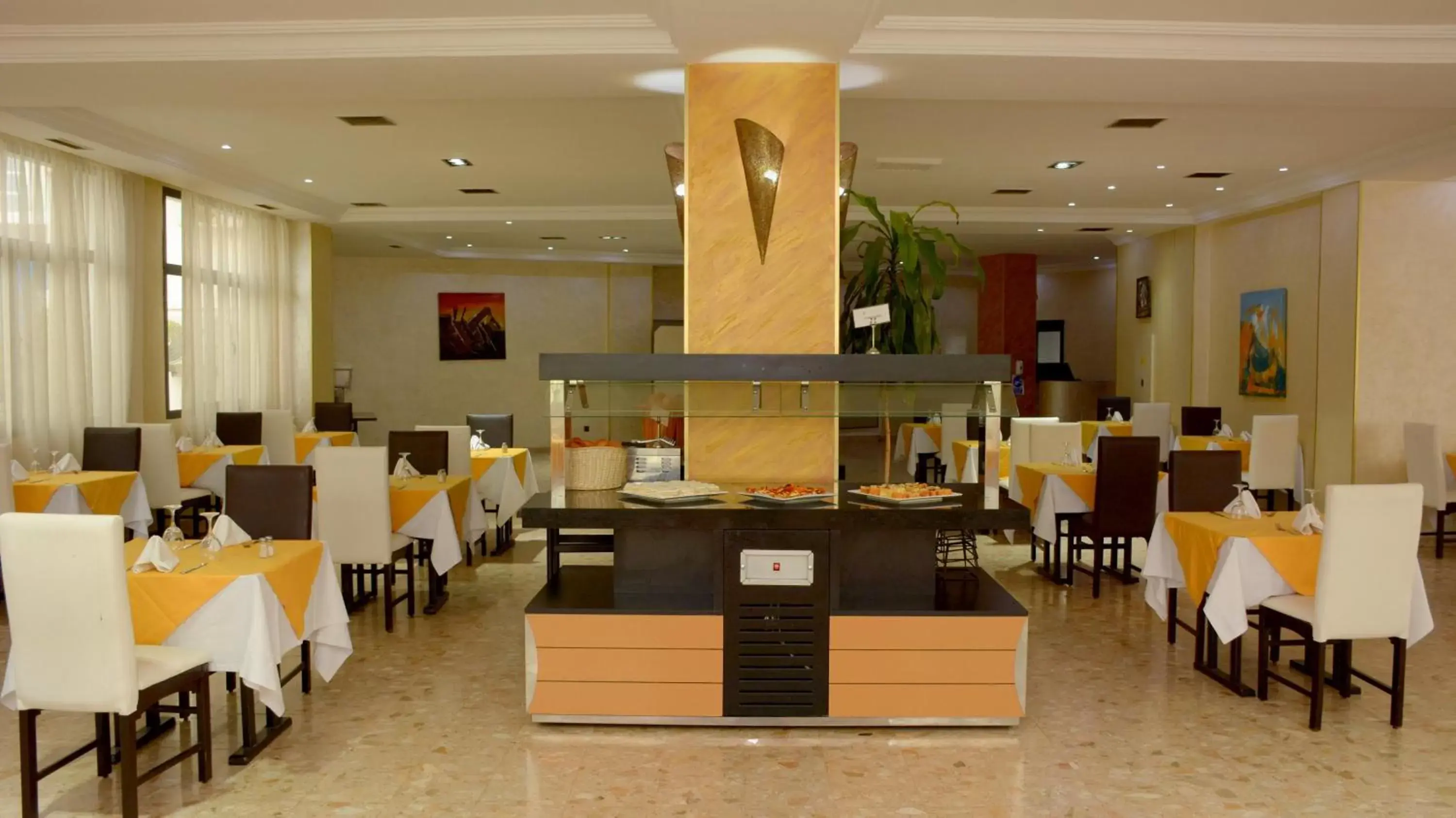 Restaurant/Places to Eat in Oasis Hotel & Spa