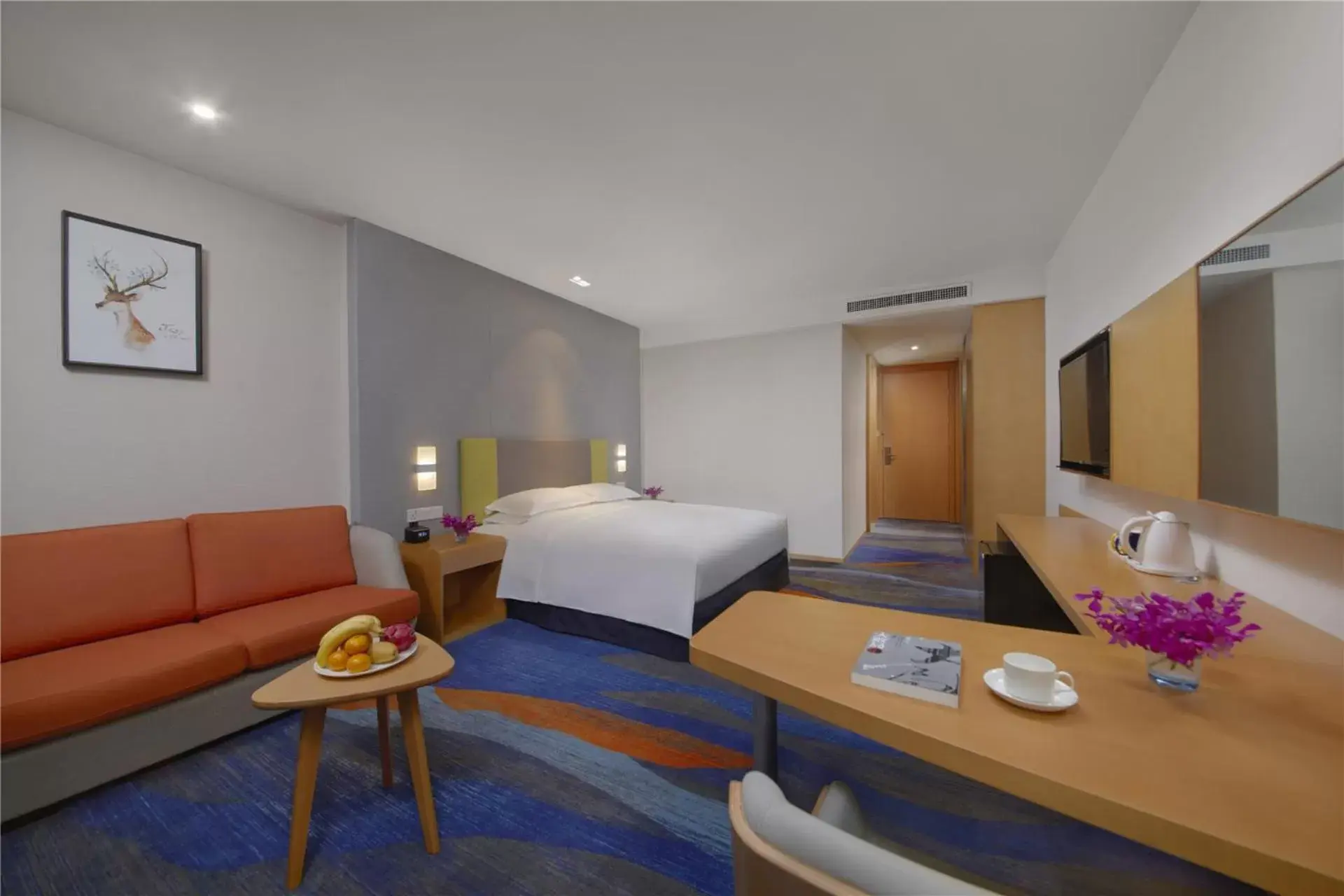 Photo of the whole room, Bed in Holiday Inn Express Zhengzhou Zhengdong by IHG Photo of the whole room, Bed in Holiday Inn Express Zhengzhou Zhengdong by IHG