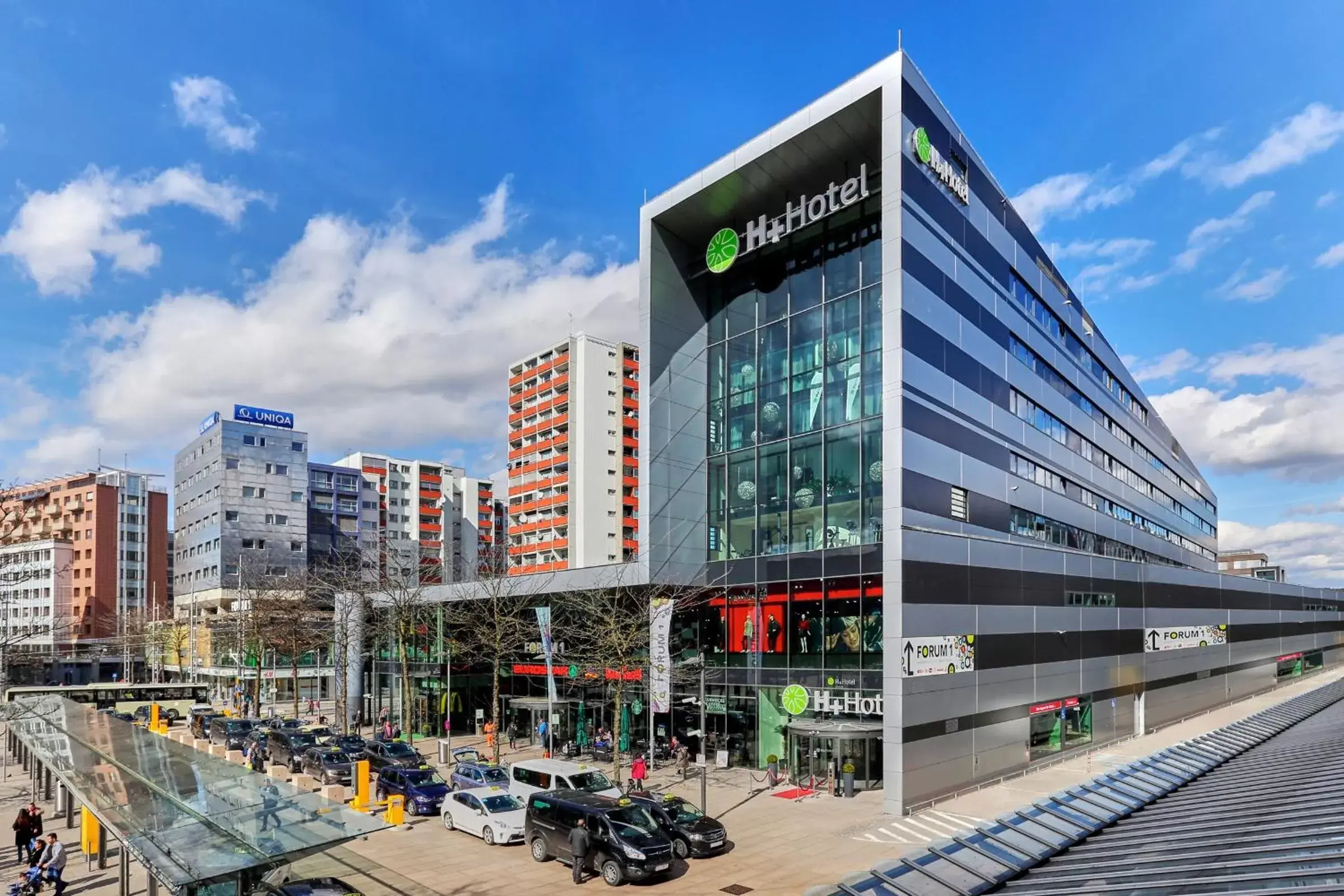 Facade/entrance in H+ Hotel Salzburg Facade/entrance in H+ Hotel Salzburg