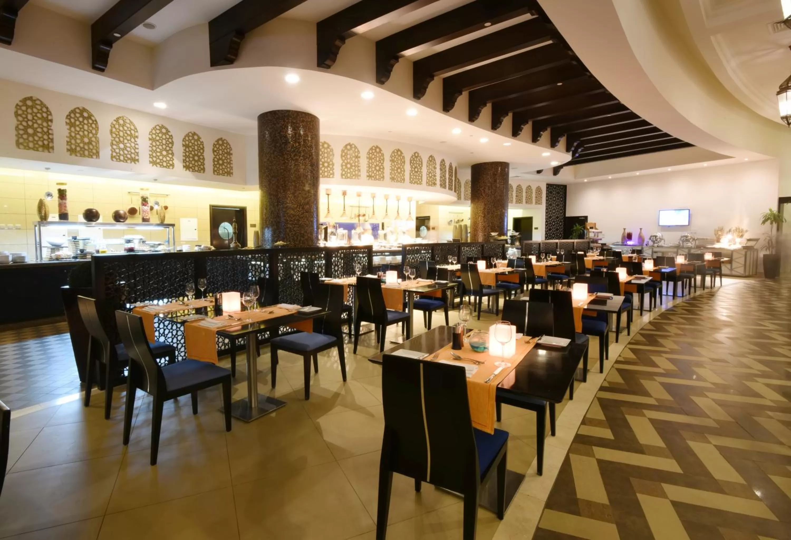 Restaurant/places to eat in Bahi Ajman Palace Hotel