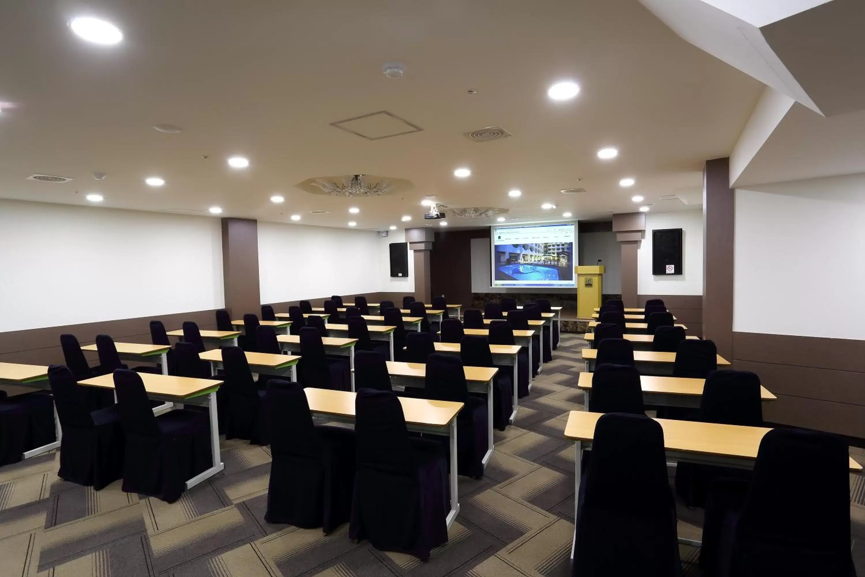 Meeting/conference room in Benikea Swiss Rosen Hotel