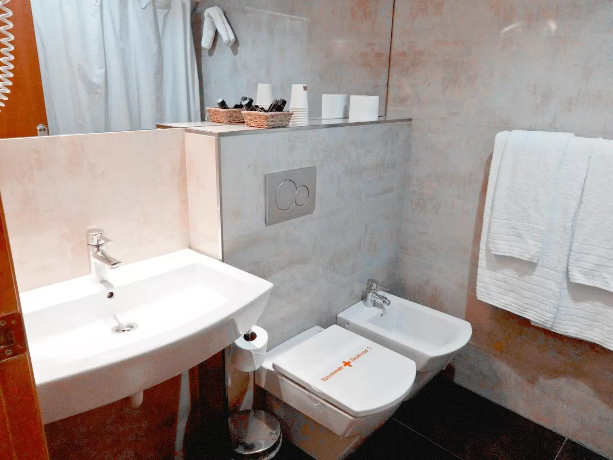 Shower, Bathroom in Hotel Lloret Ramblas