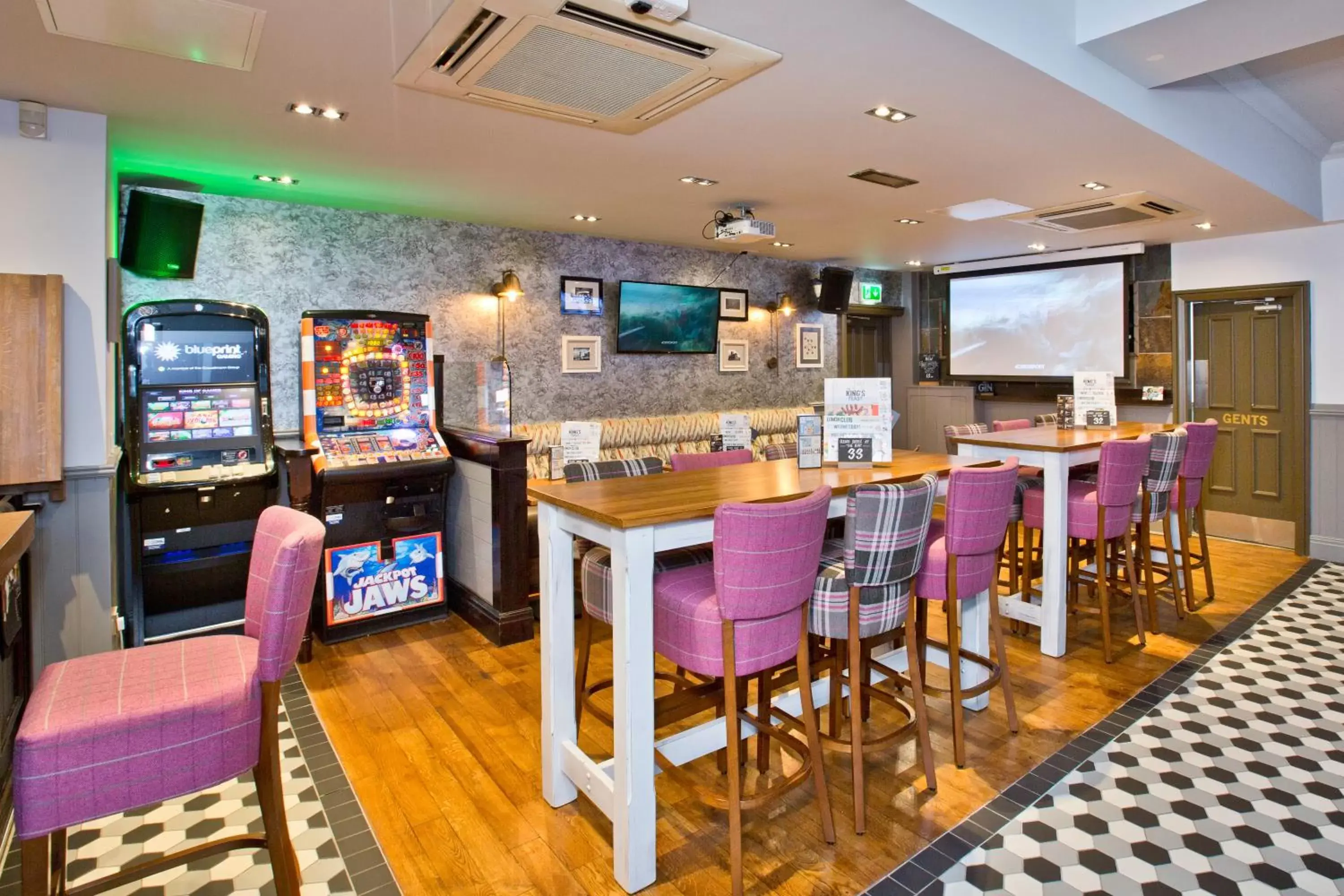 Lounge or bar in The Abbey Inn