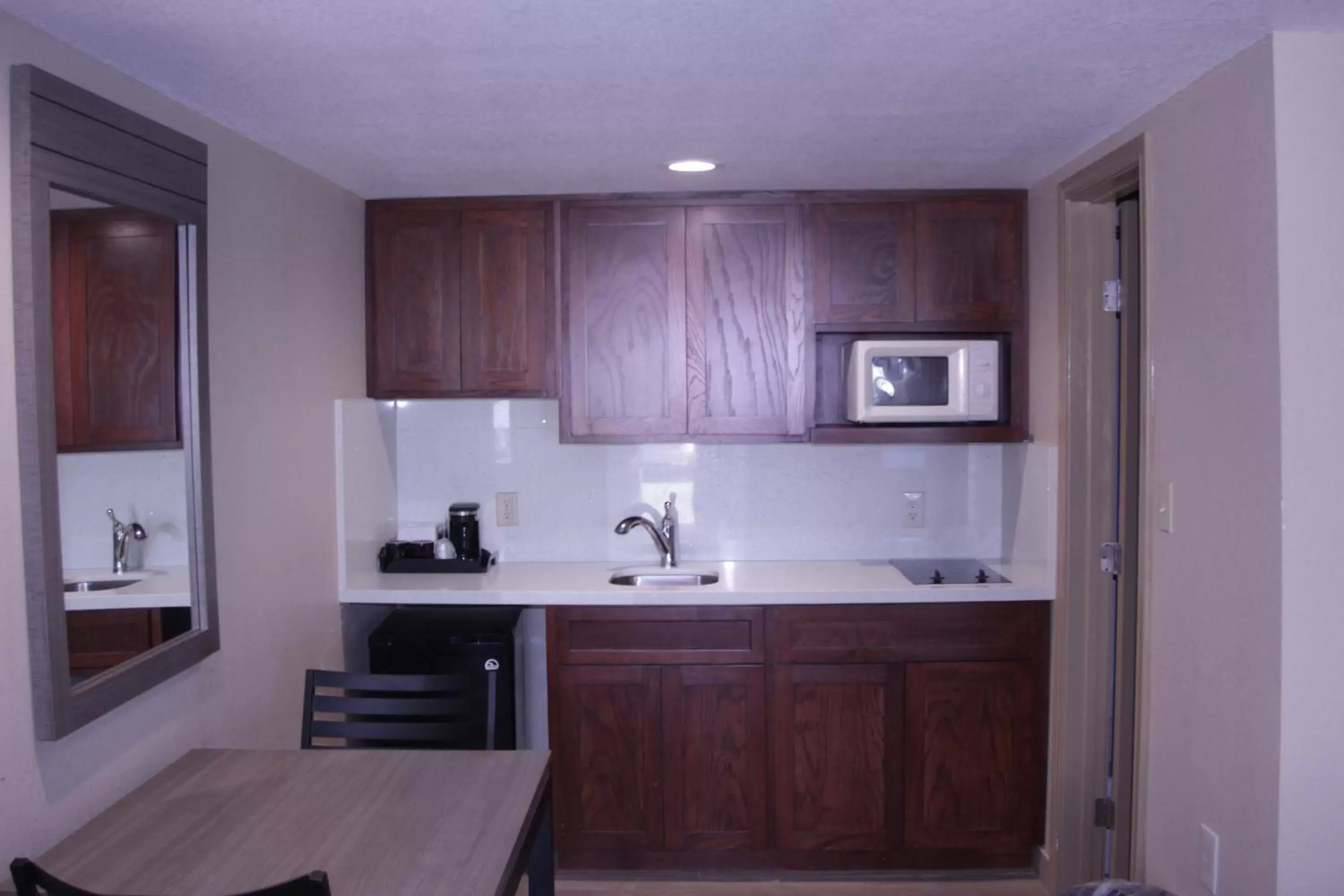 Kitchen/Kitchenette in Americas Best Value Inn Port Aransas