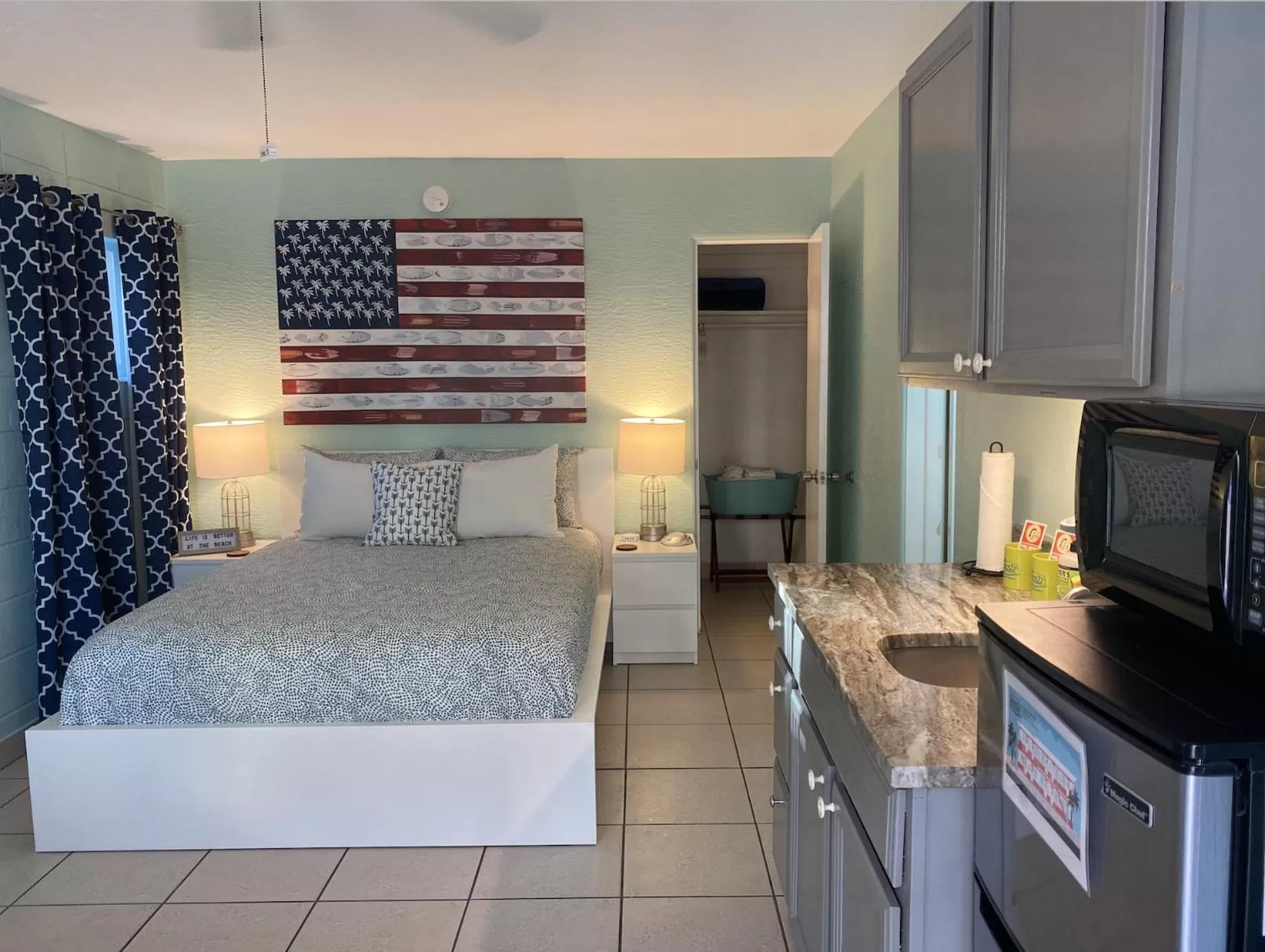 Bedroom, Bed in The Beach House - Treasure Island