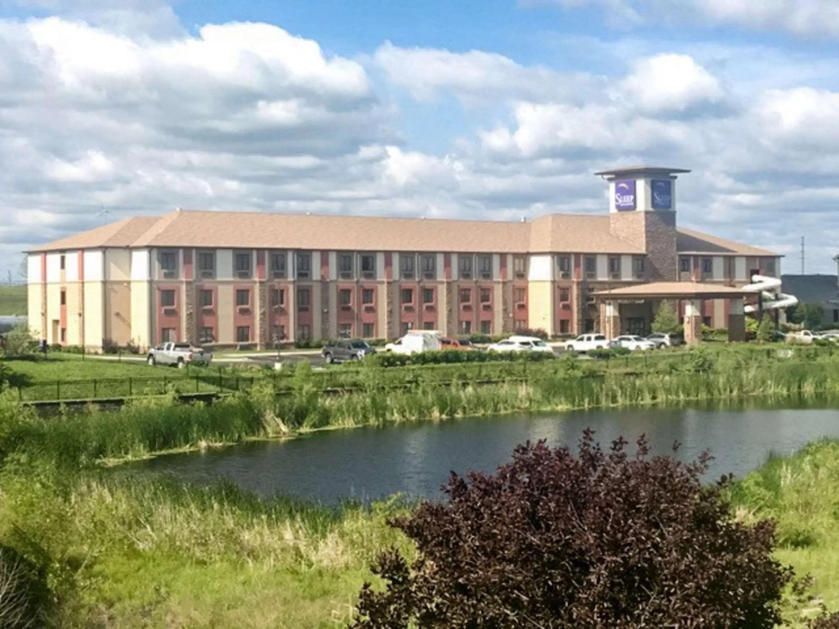 Property building in Sleep Inn & Suites Indoor Waterpark Property building in Sleep Inn & Suites Indoor Waterpark