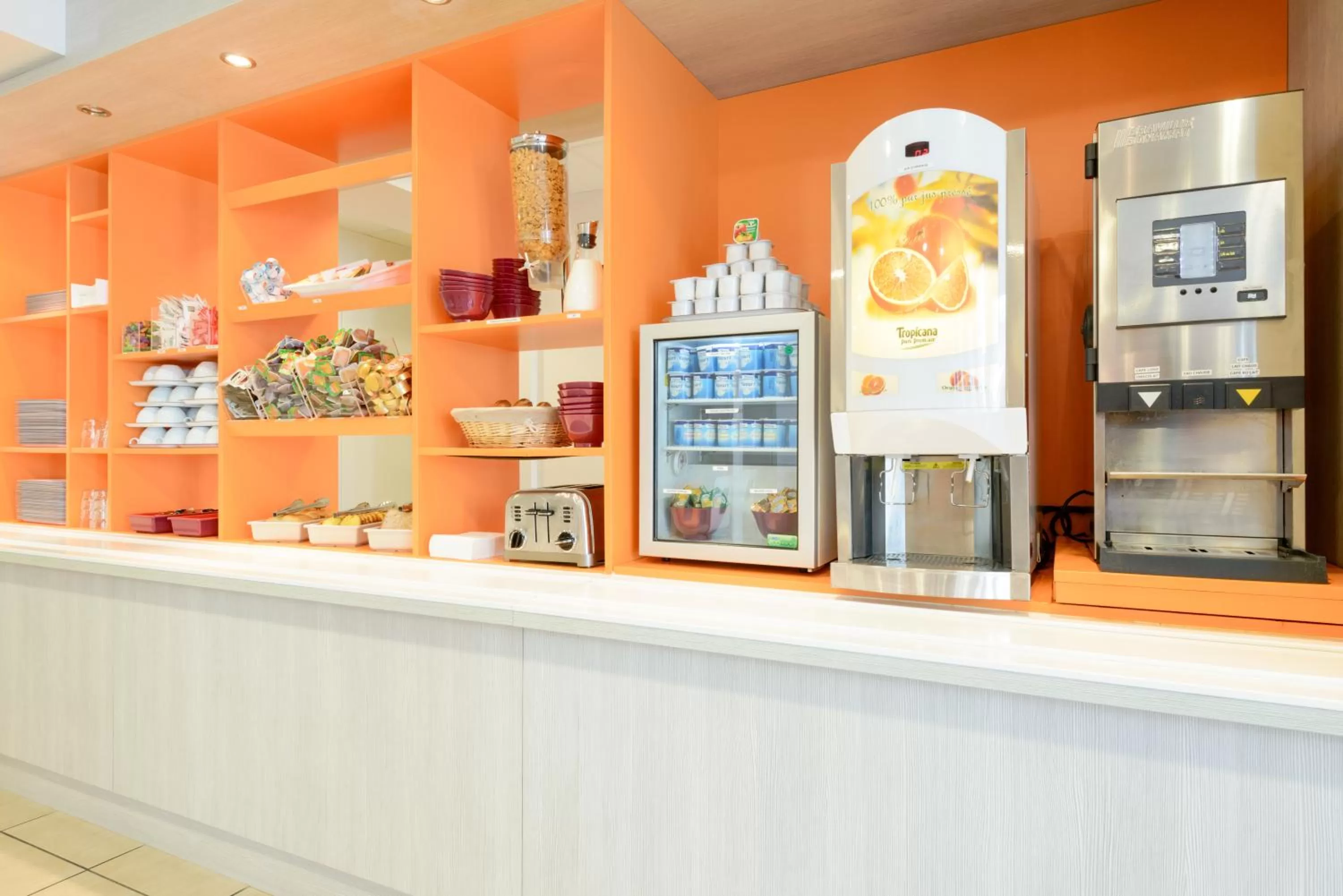 Buffet breakfast in Hôtel Eco La Rochelle Centre les Minimes