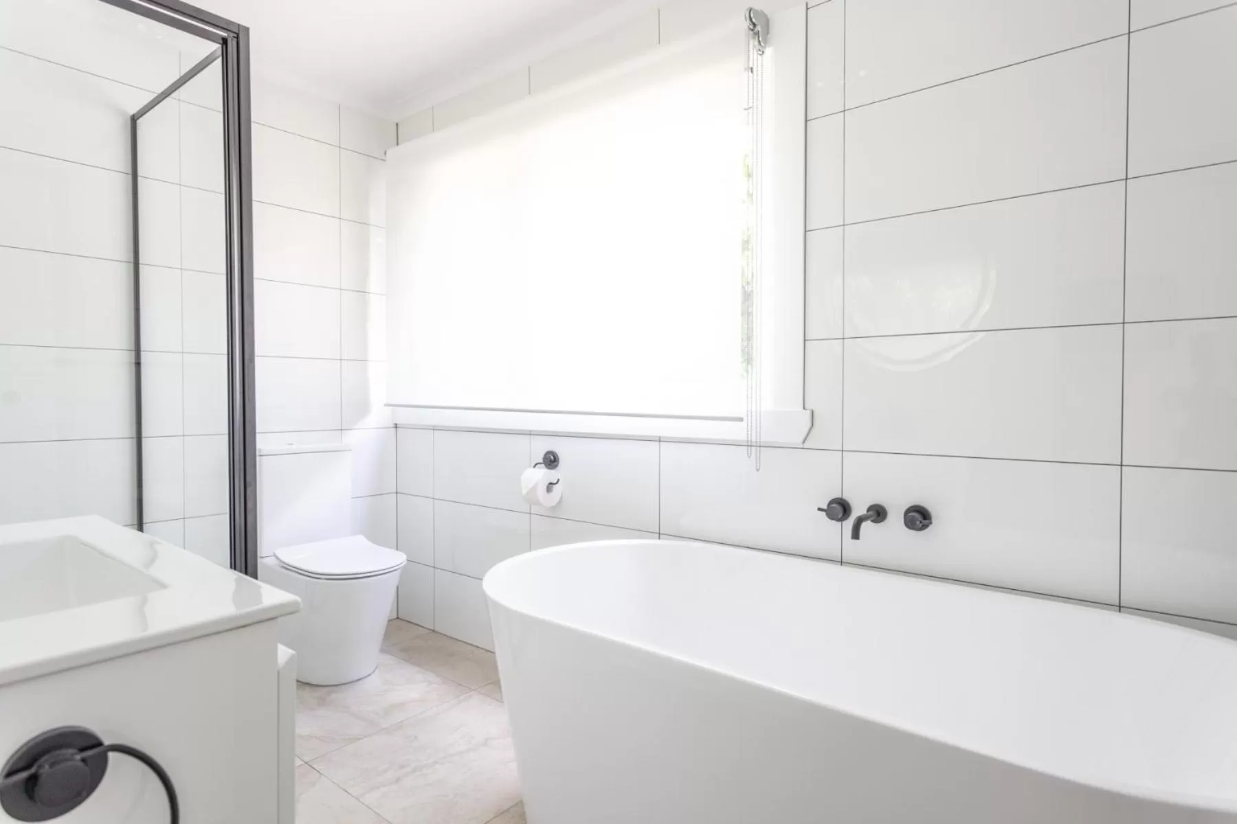 Shower in The Dragonfly Inn