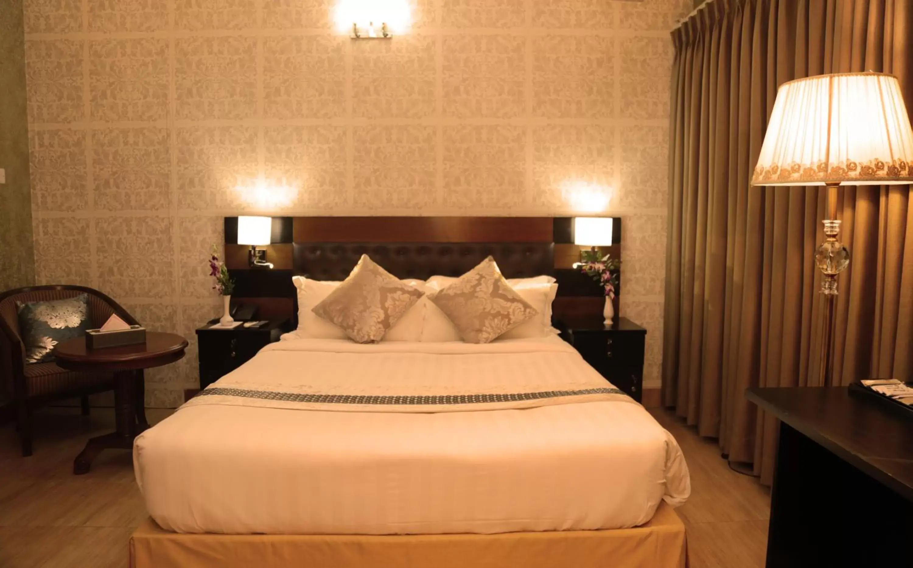 Bed in Civic Inn Bed in Civic Inn