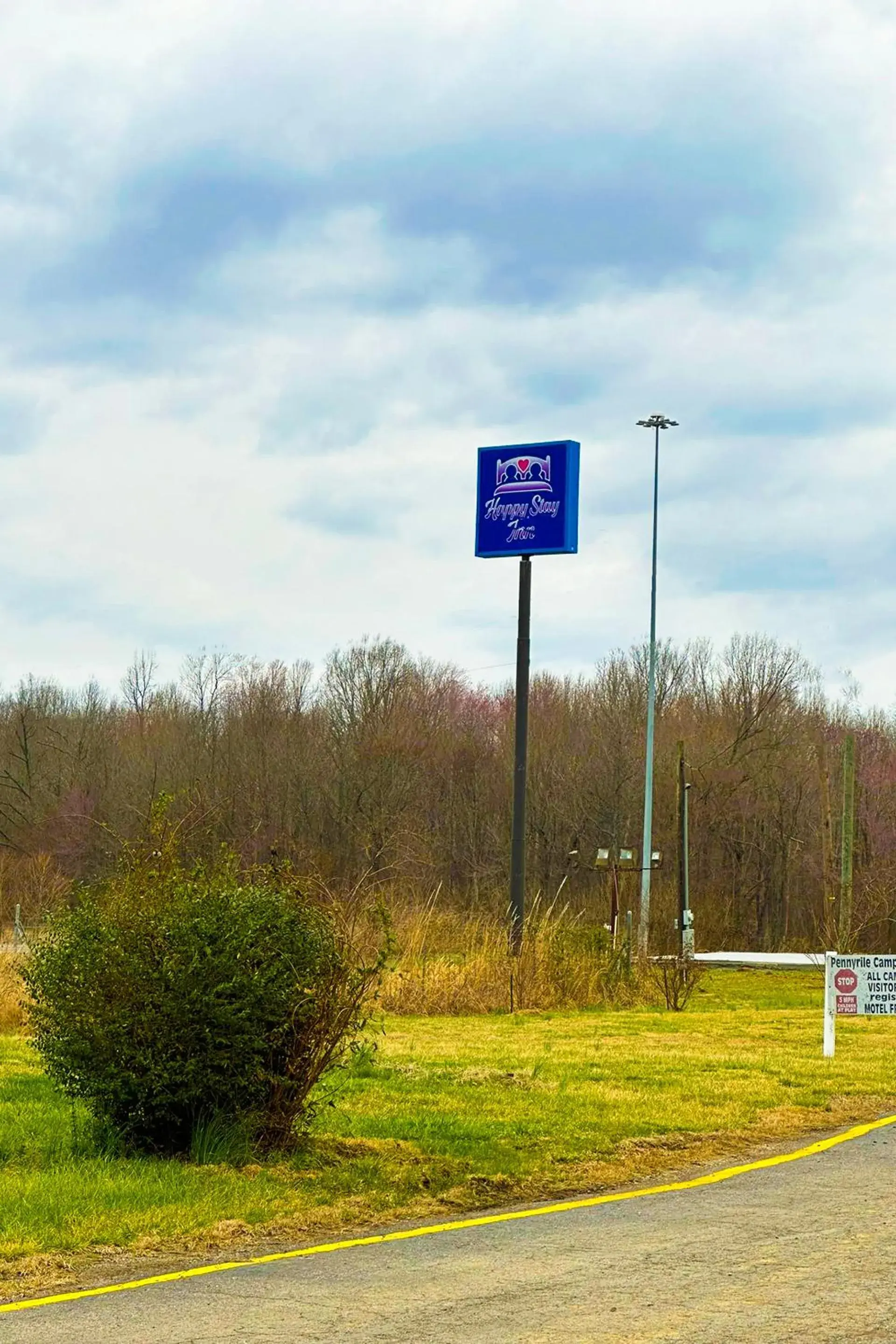 Facade/entrance in Dreamland Inn Madisonville I-69 By OYO