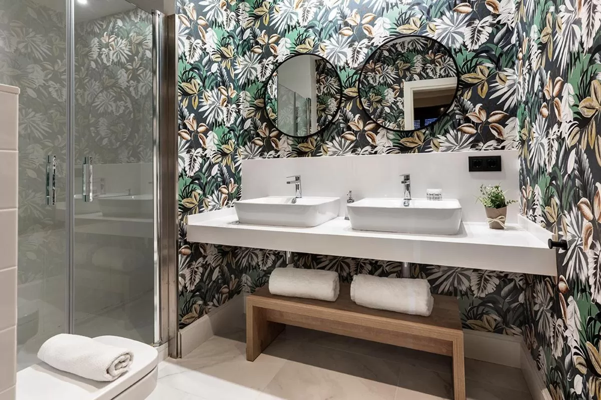 Shower in Weflating City Center