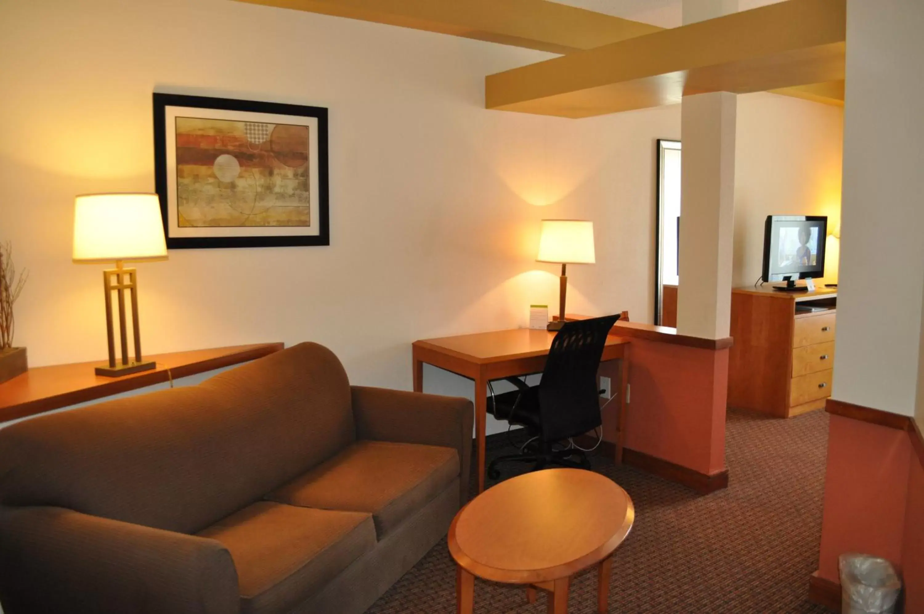 Photo of the whole room, Seating Area in Holiday Inn Express Williamston, an IHG Hotel