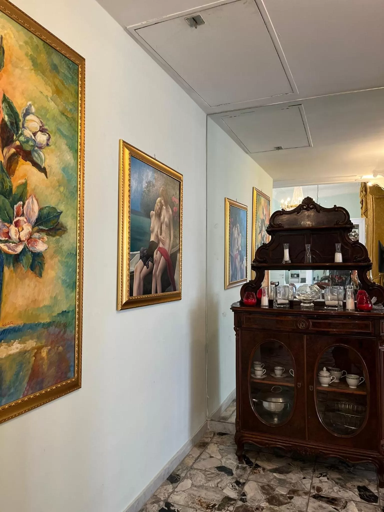 Decorative detail in B&B Art Suite Santa Brigida