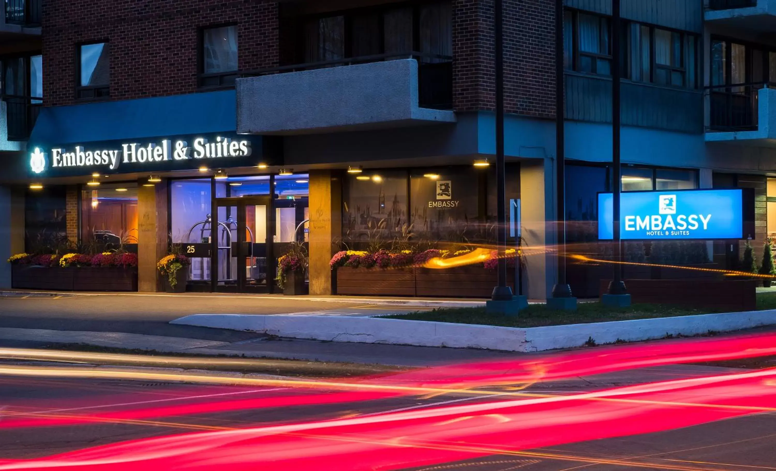 Property Building in Ottawa Embassy Hotel & Suites