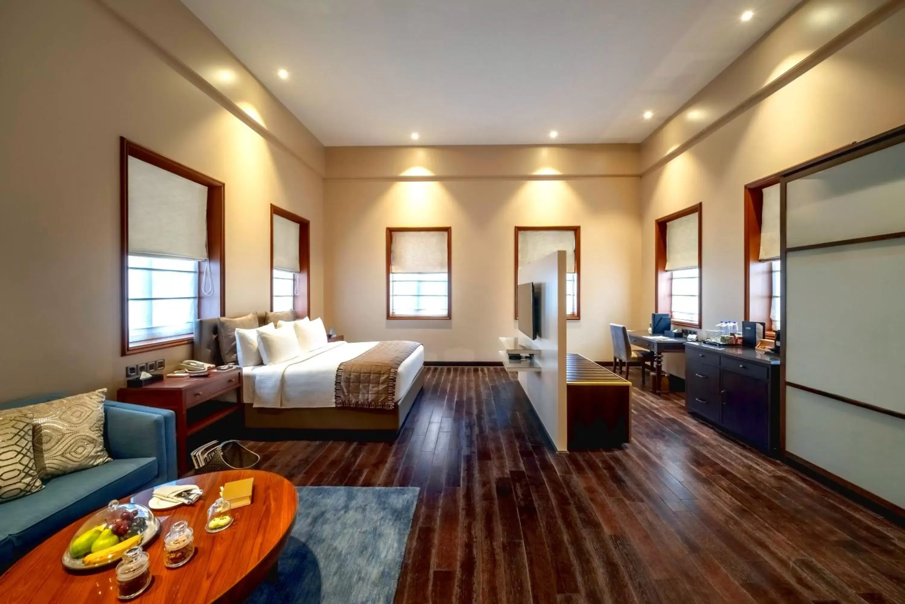 Photo of the whole room, Seating Area in Kenilworth Hotel, Kolkata