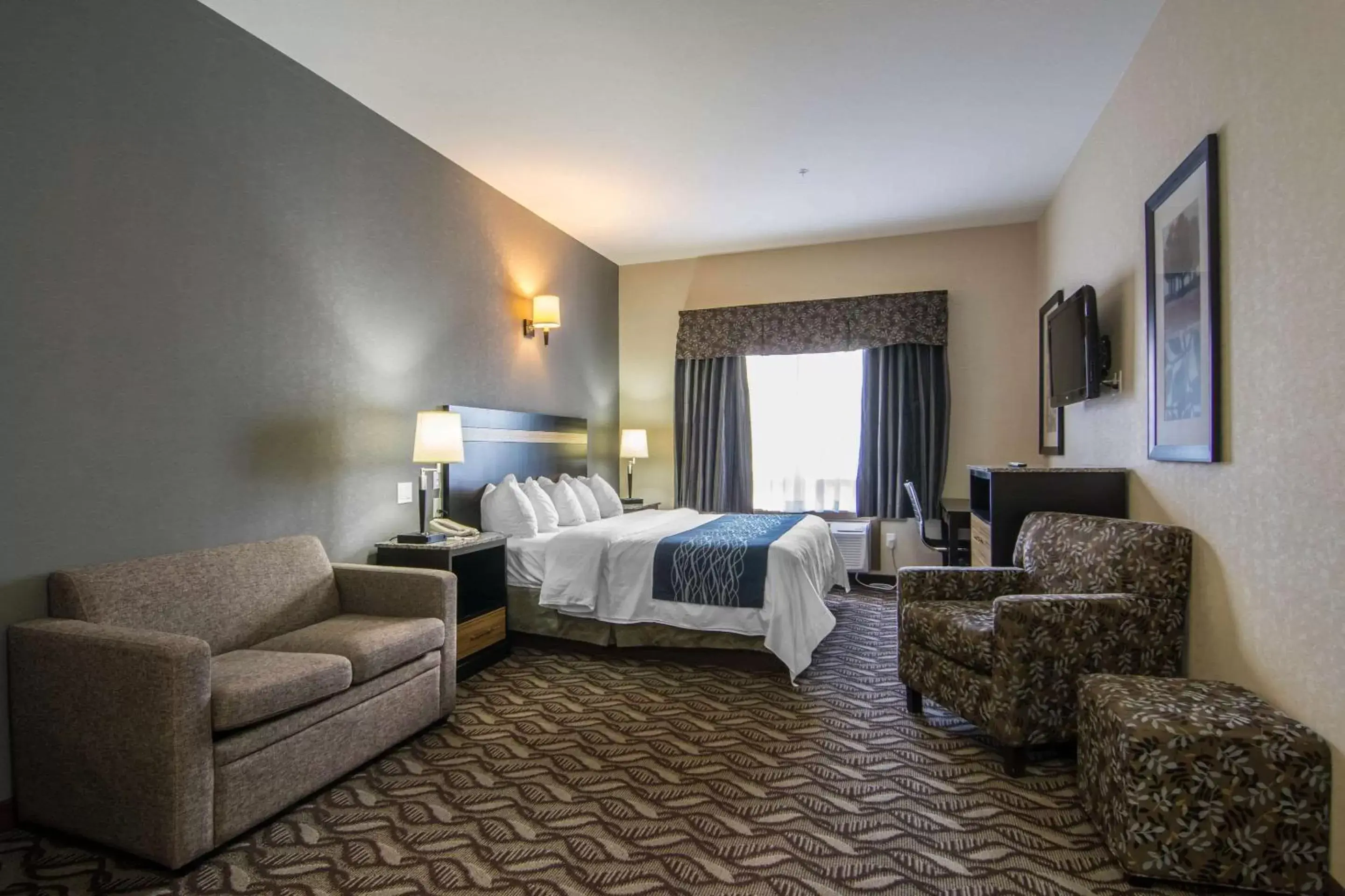 Photo of the whole room in Comfort Inn & Suites Fort Saskatchewan