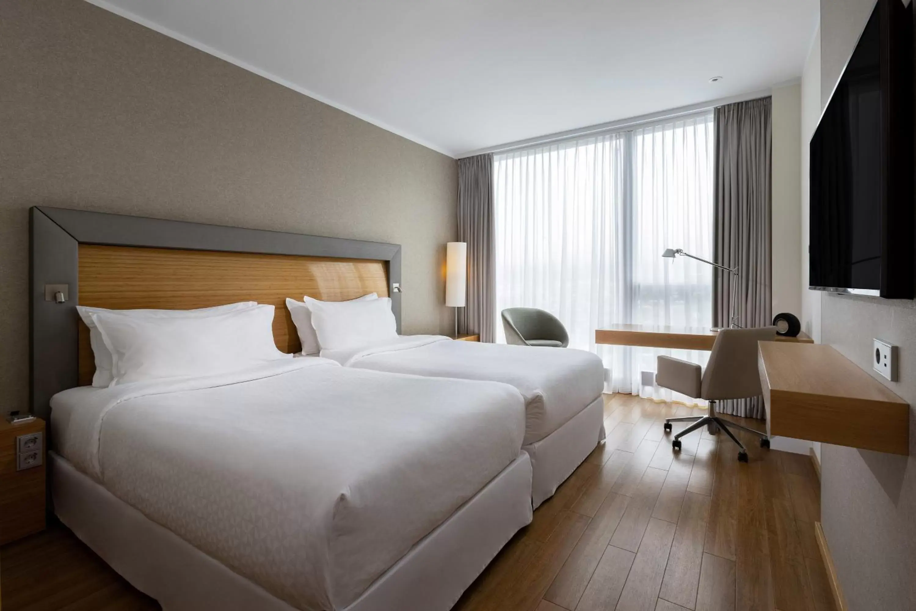 Photo of the whole room, Bed in Four Points by Sheraton Panoramahaus Dornbirn