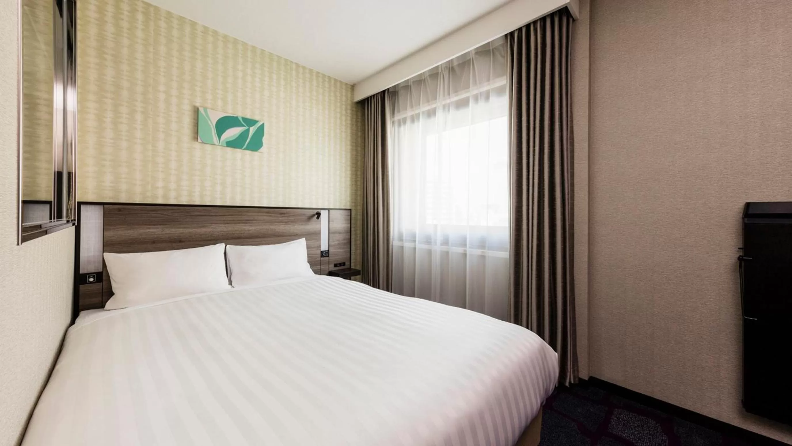 Bed in JR-East Hotel Mets Urawa