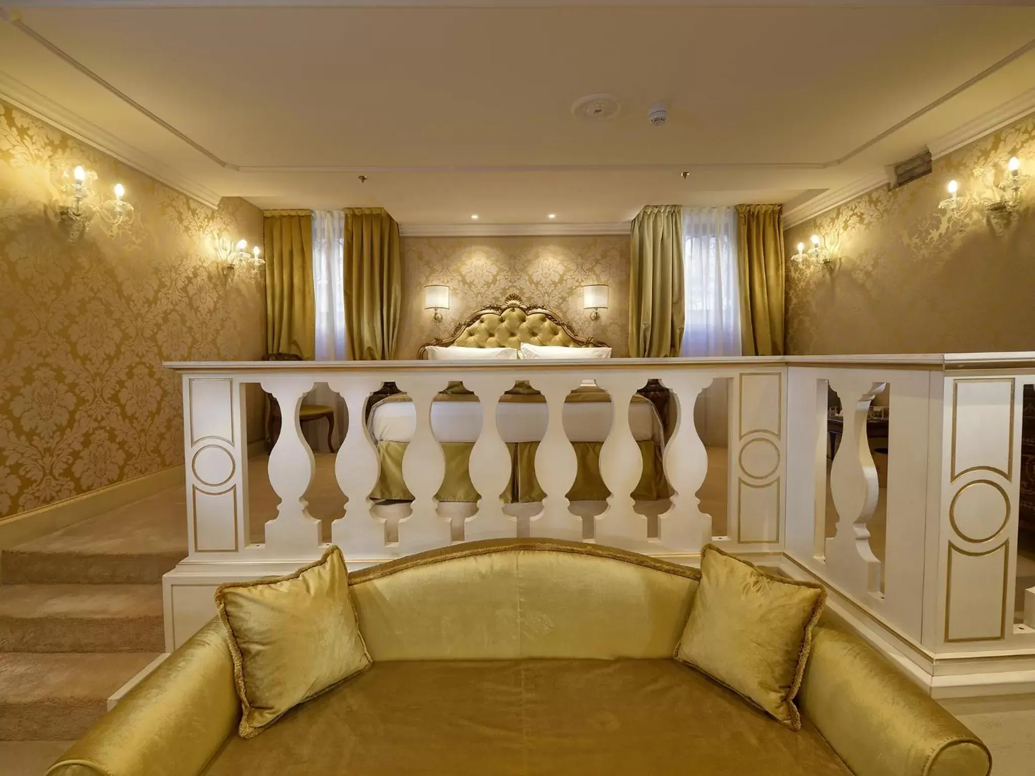 Bedroom, Seating Area in Hotel Ai Cavalieri di Venezia