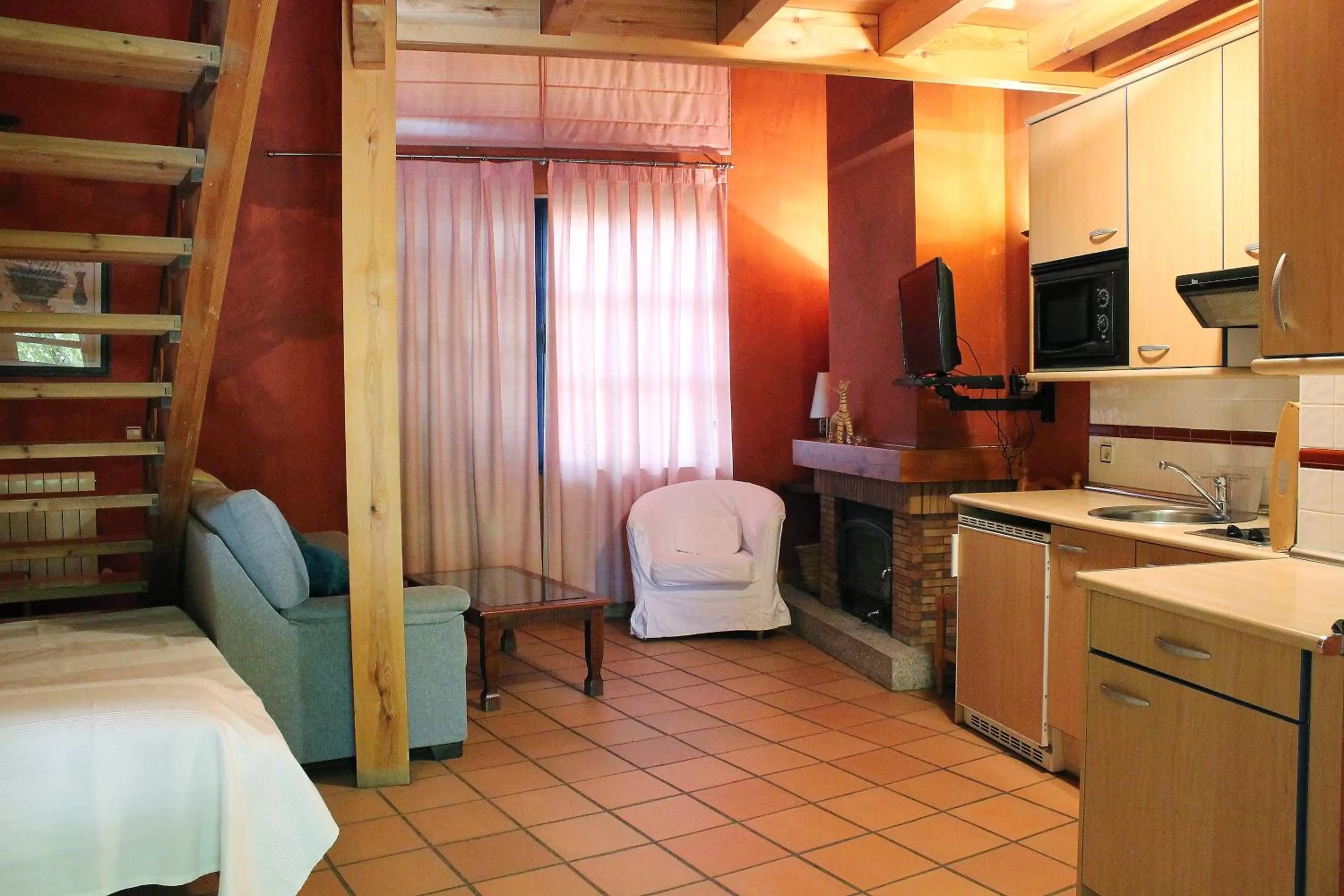 Kitchen or kitchenette, Bed in Hotel Sara De Ur